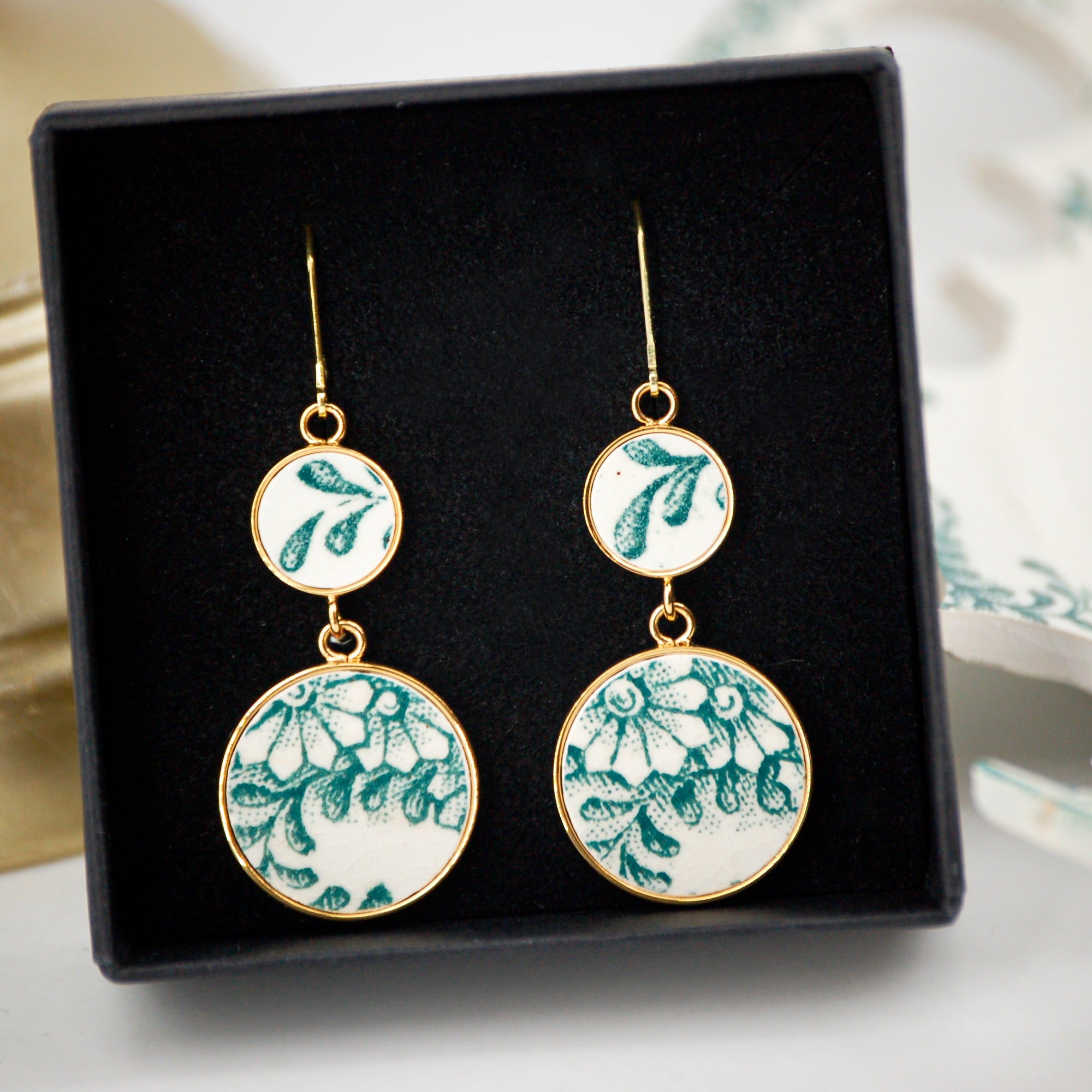 "Small green flowers" earrings, gold finish