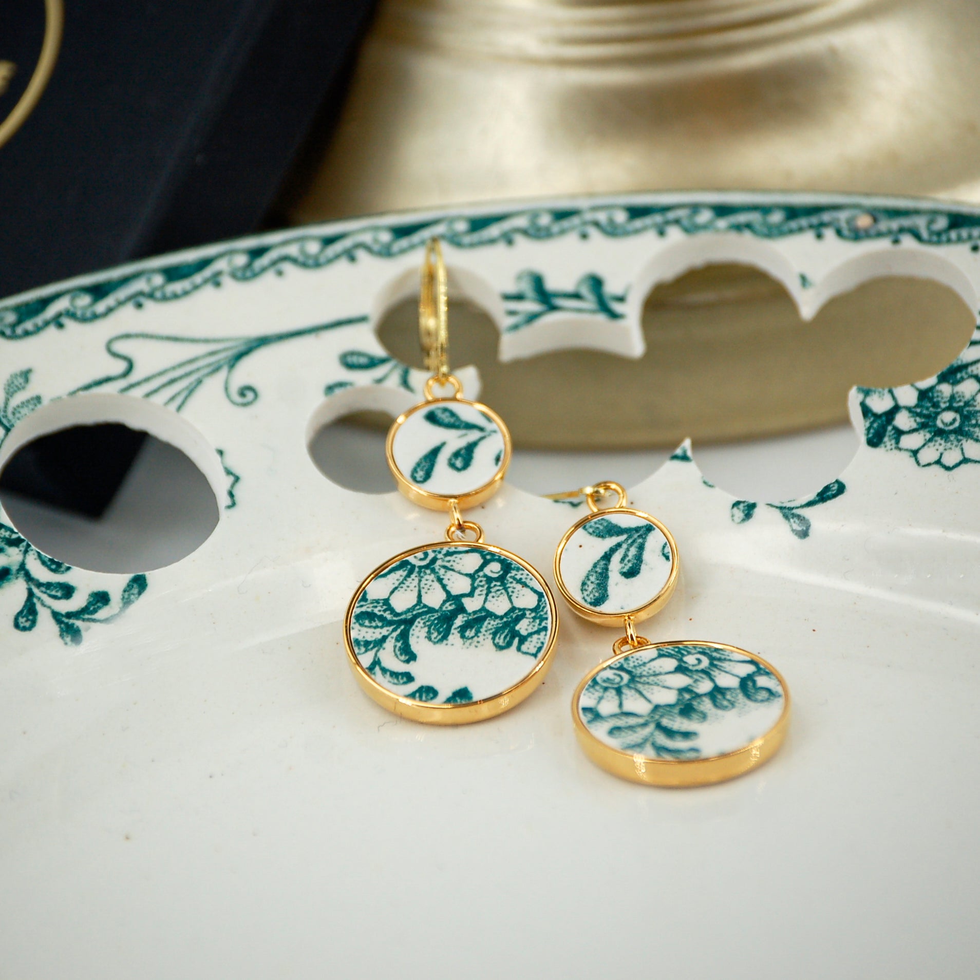 "Small green flowers" earrings, gold finish