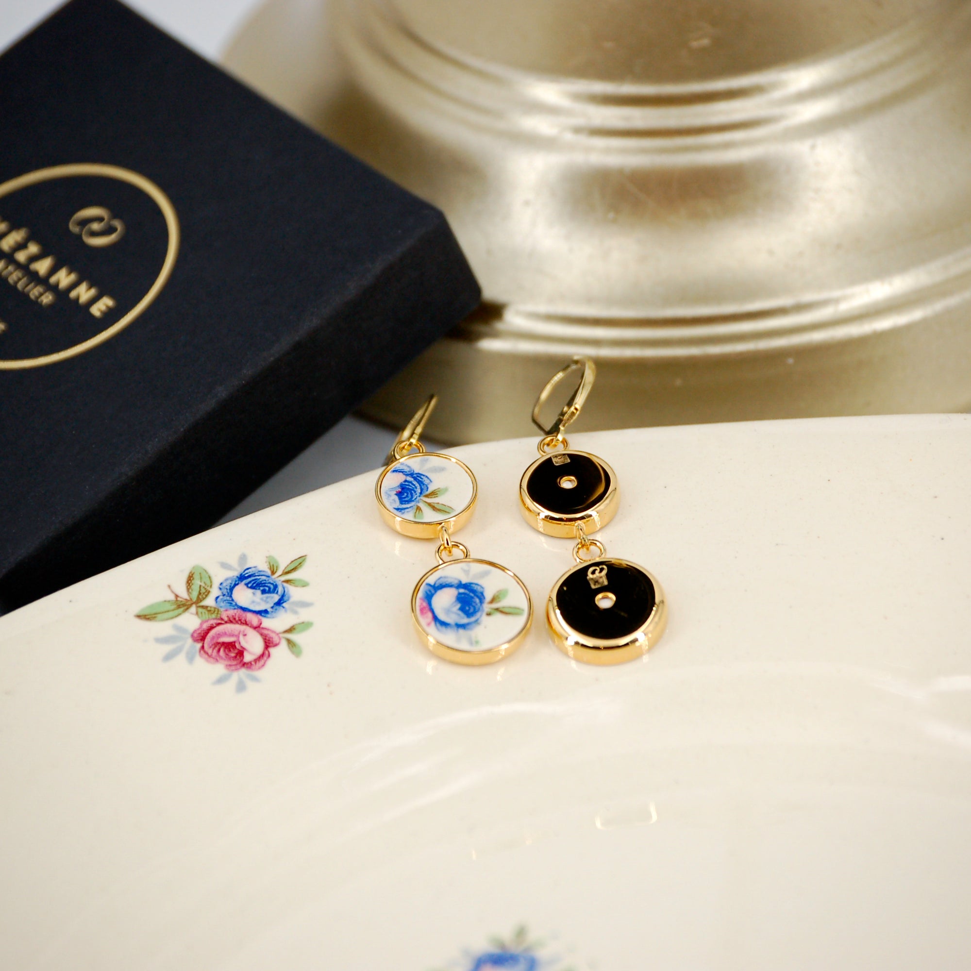 "Blue and pink flower bud" earrings, gold finish