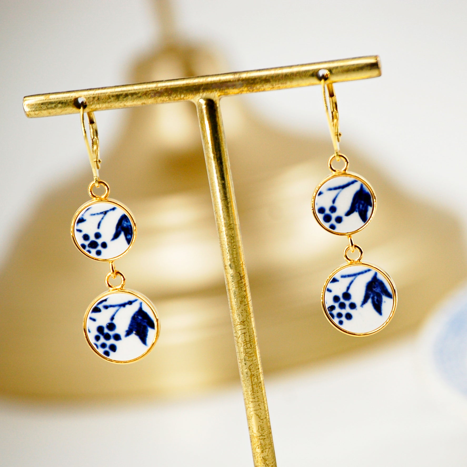 Boucles d'oreilles "fleurs bleues", finition or