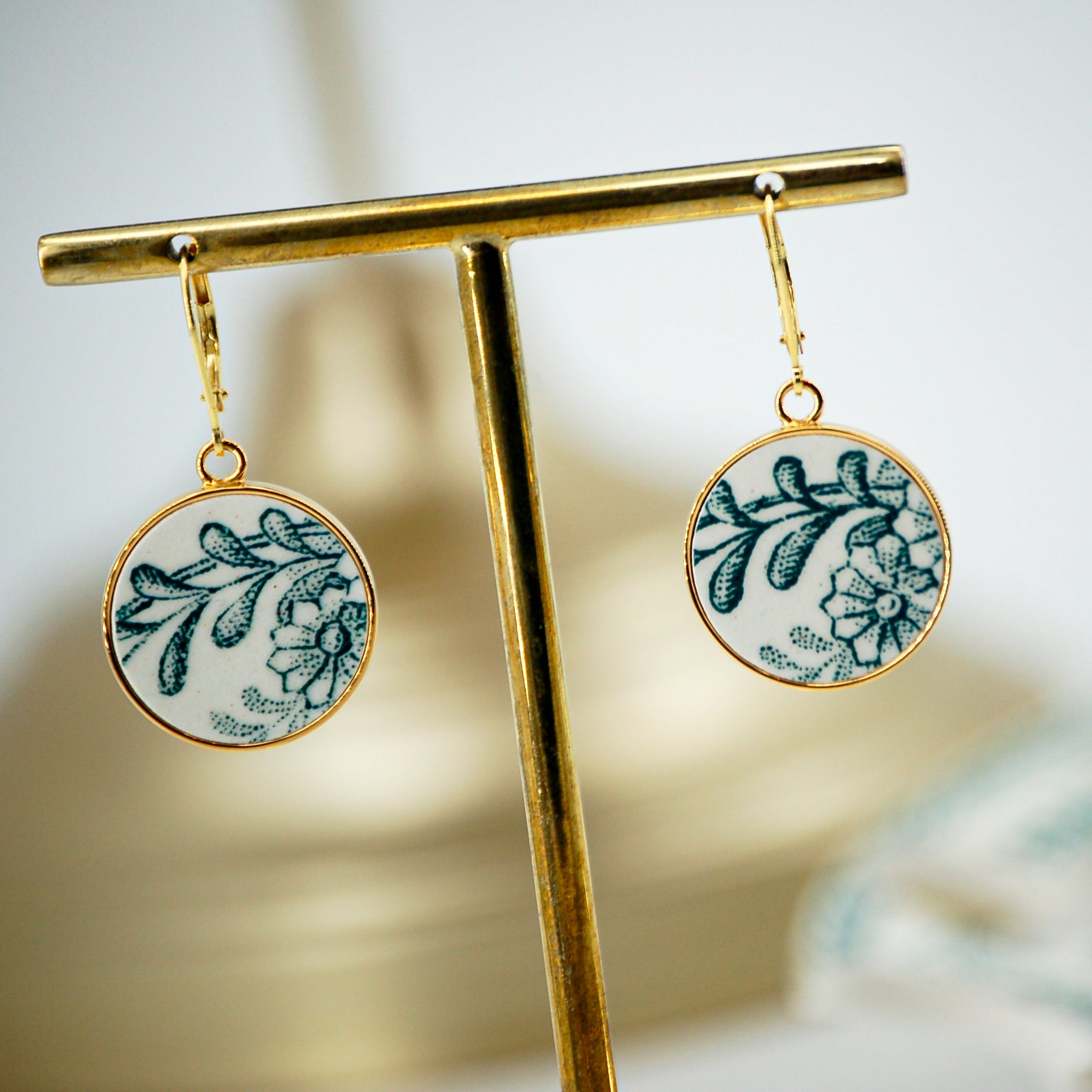 "Bouquet of Flowers" earrings, gold finish