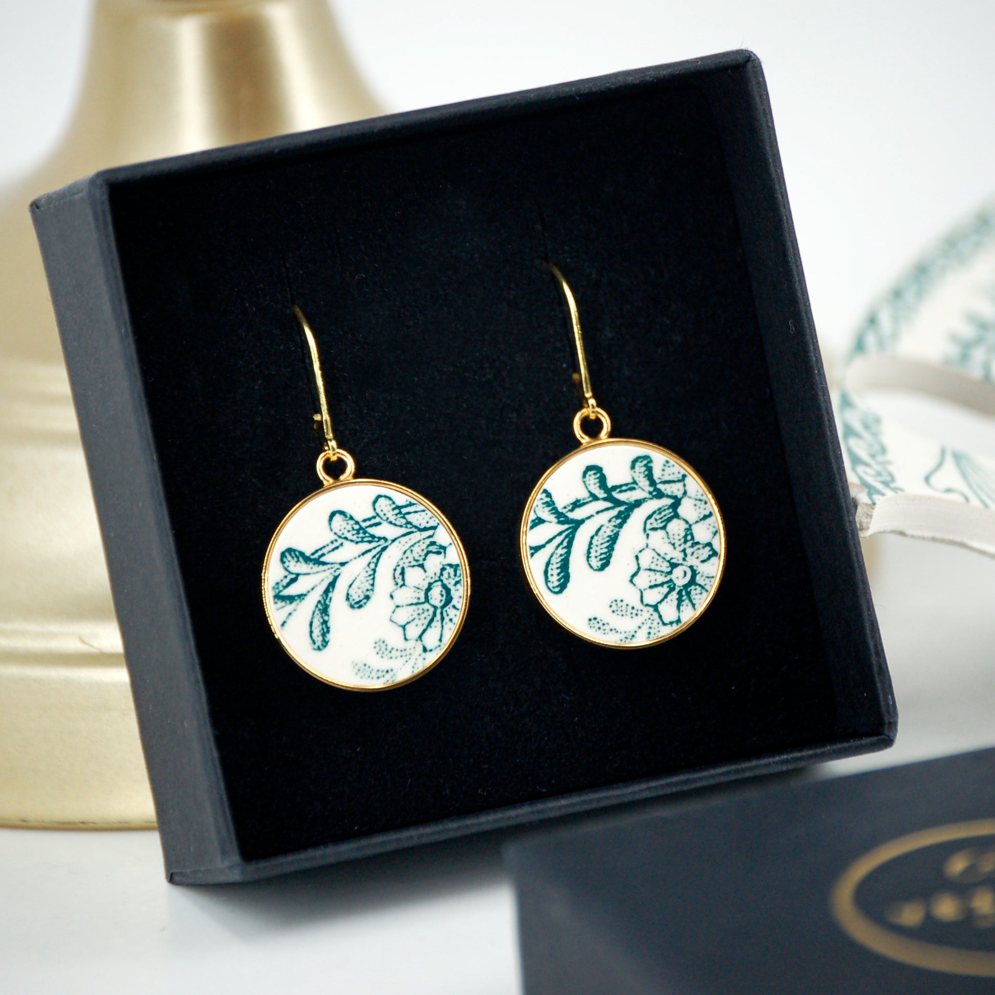 "Bouquet of Flowers" earrings, gold finish