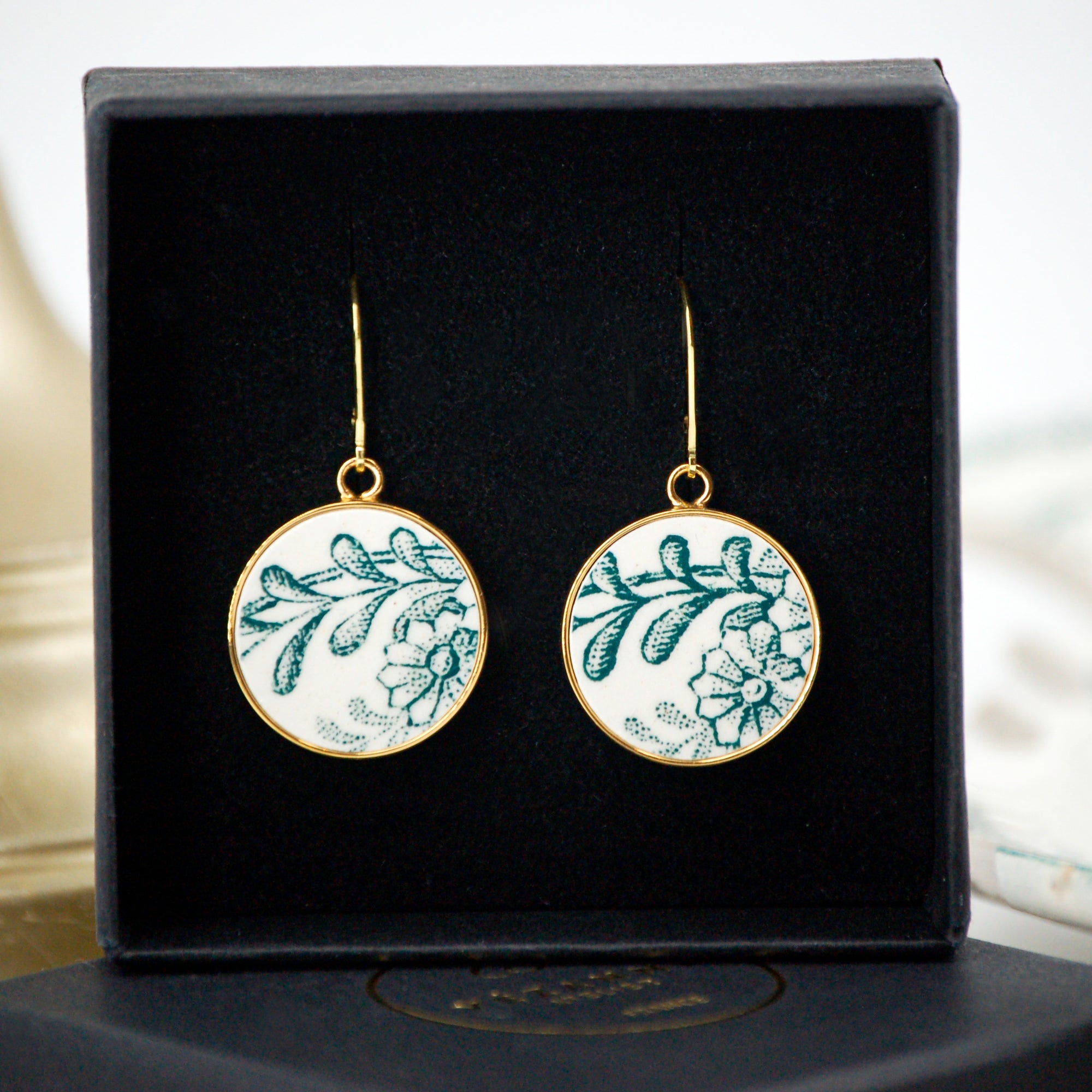 "Bouquet of Flowers" earrings, gold finish