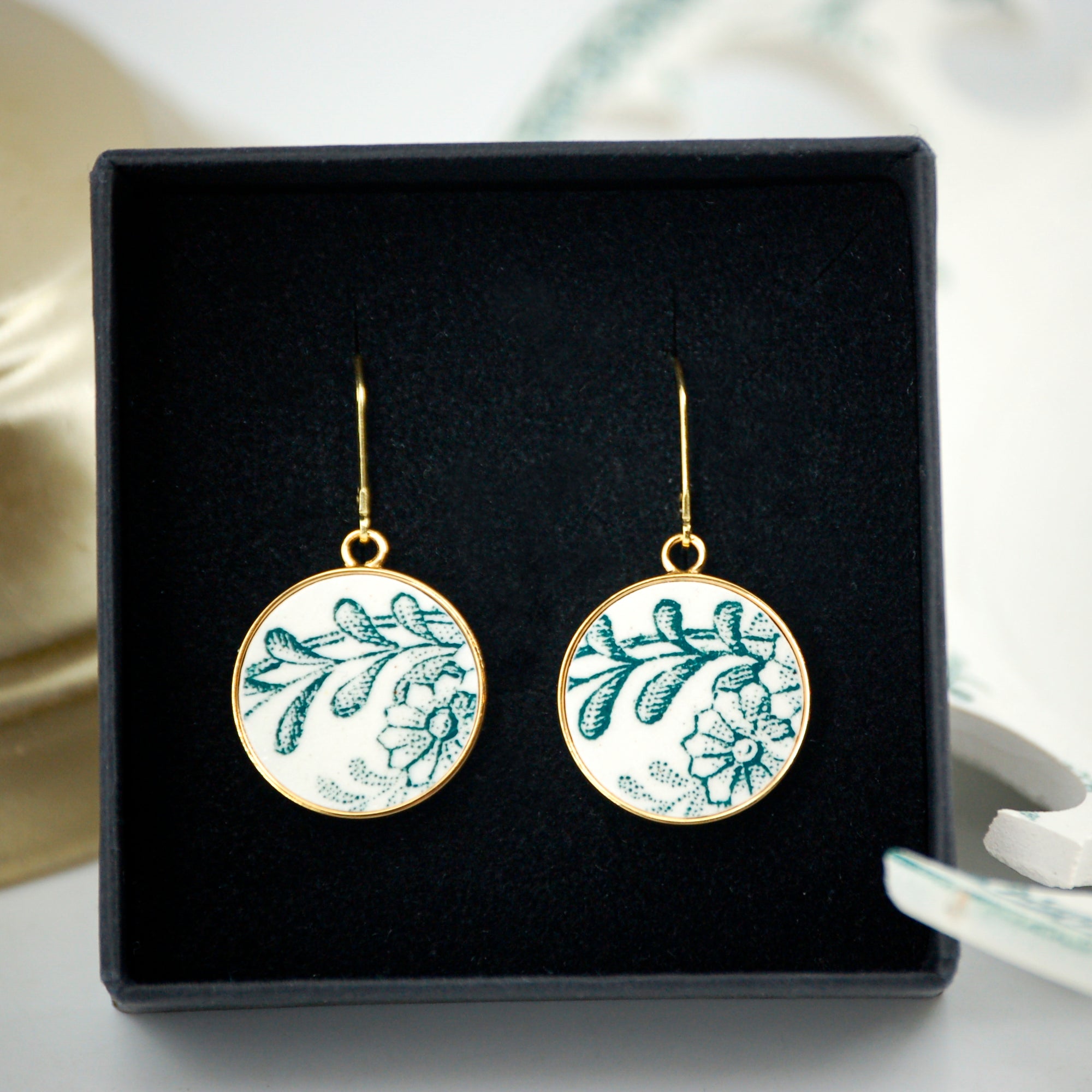 "Bouquet of Flowers" earrings, gold finish