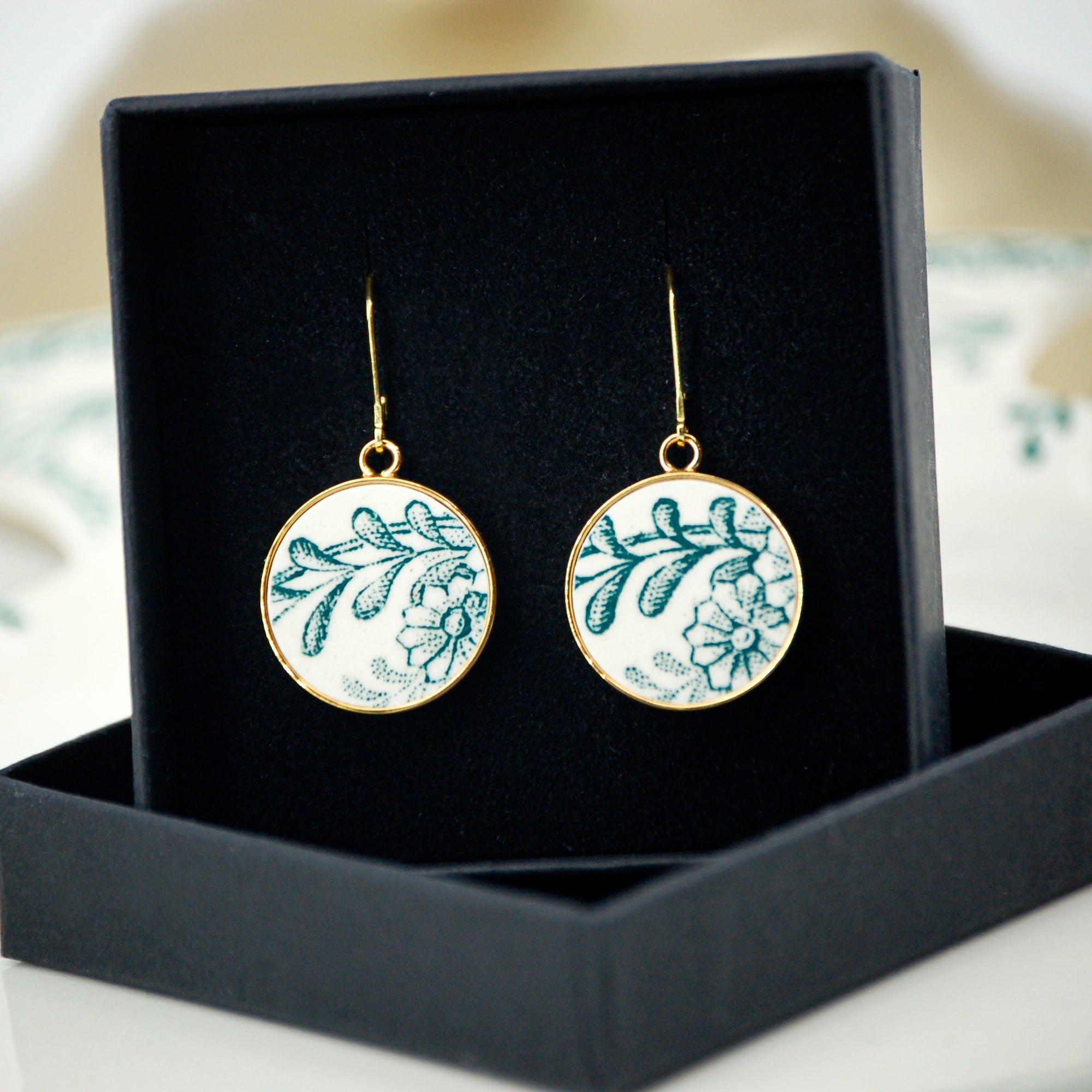 "Bouquet of Flowers" earrings, gold finish