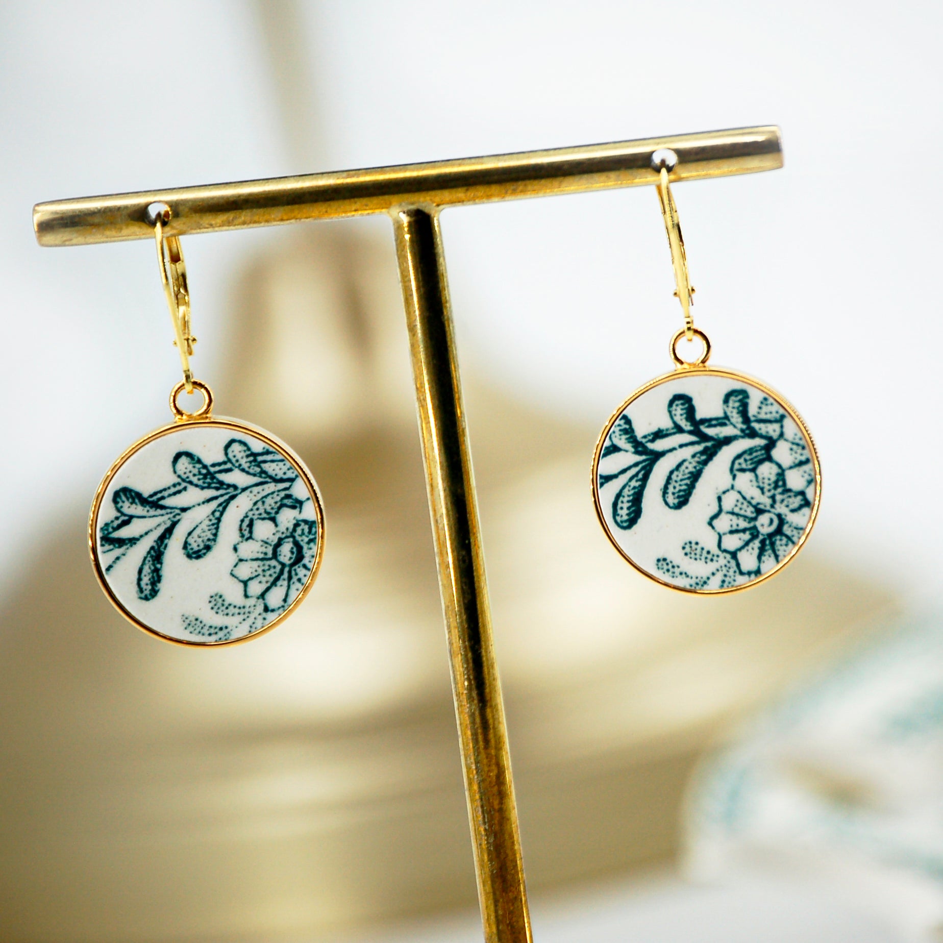 "Bouquet of Flowers" earrings, gold finish