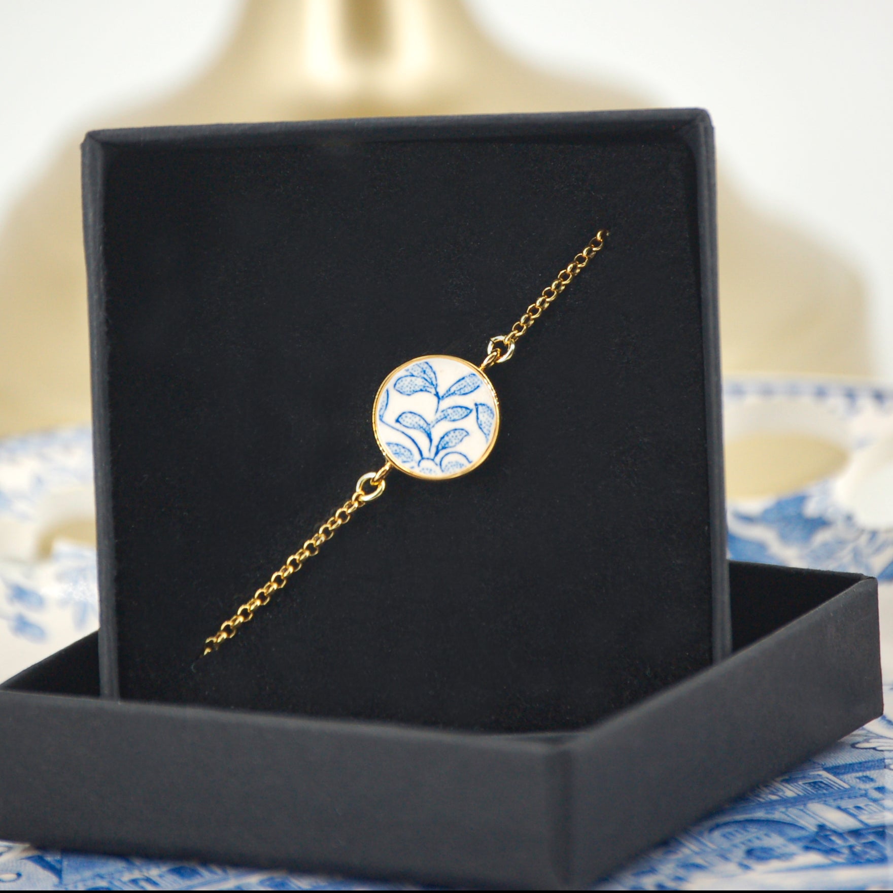 Adjustable bracelet "Blue Flower", silver finish