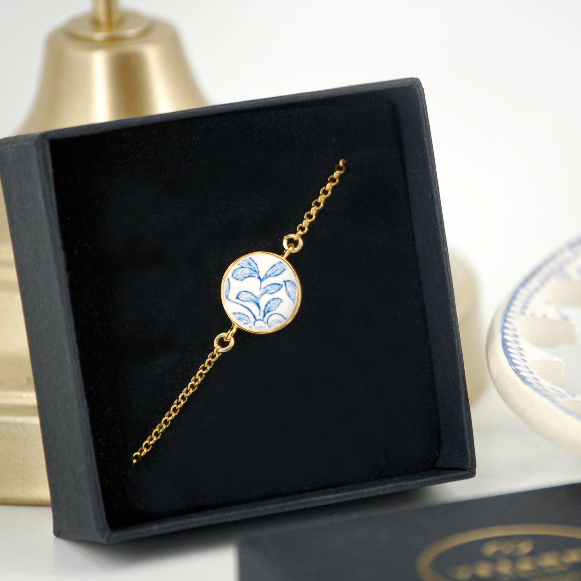 Adjustable bracelet "Blue Flower", silver finish