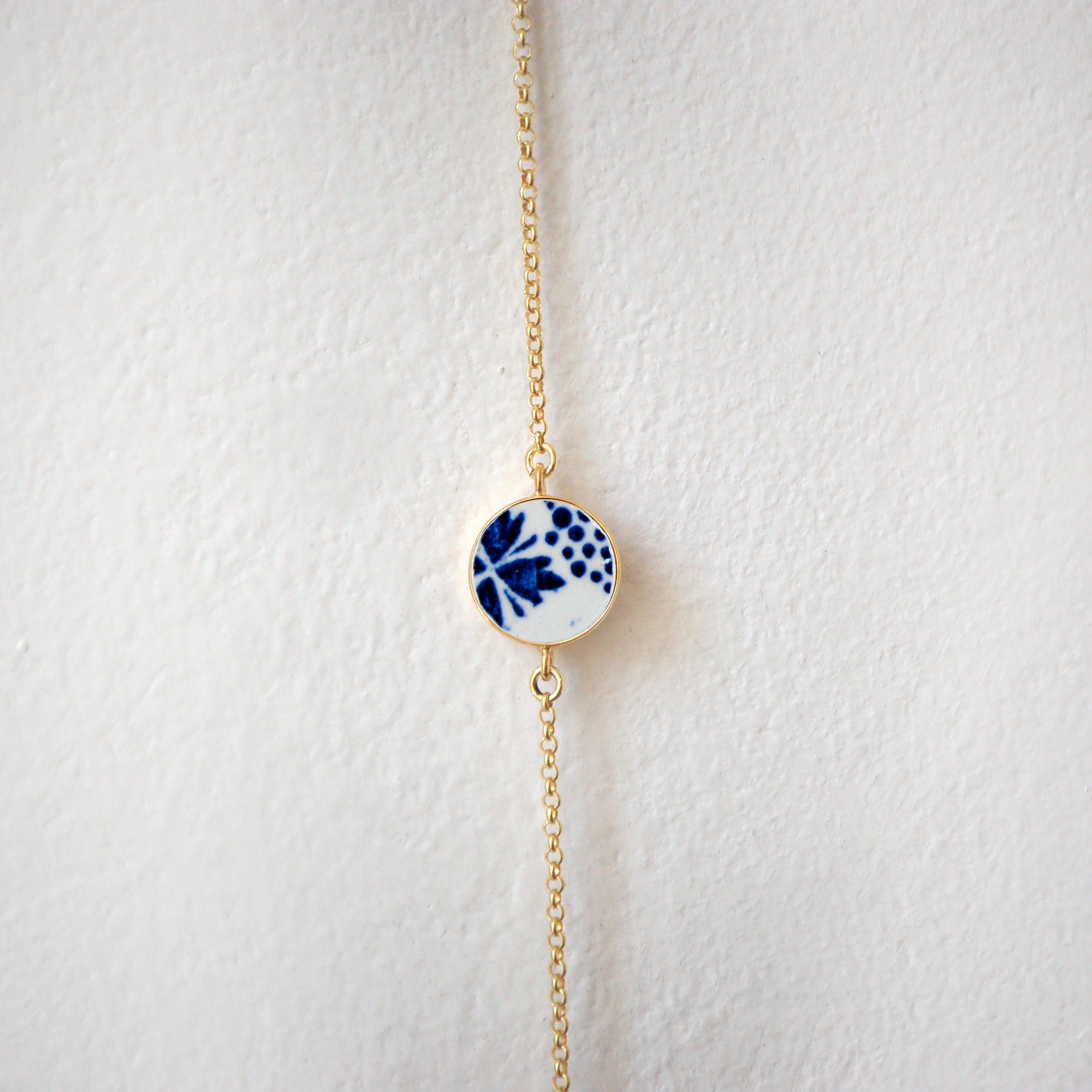 Bracelet ajustable "Fleur bleue et sa grappe"