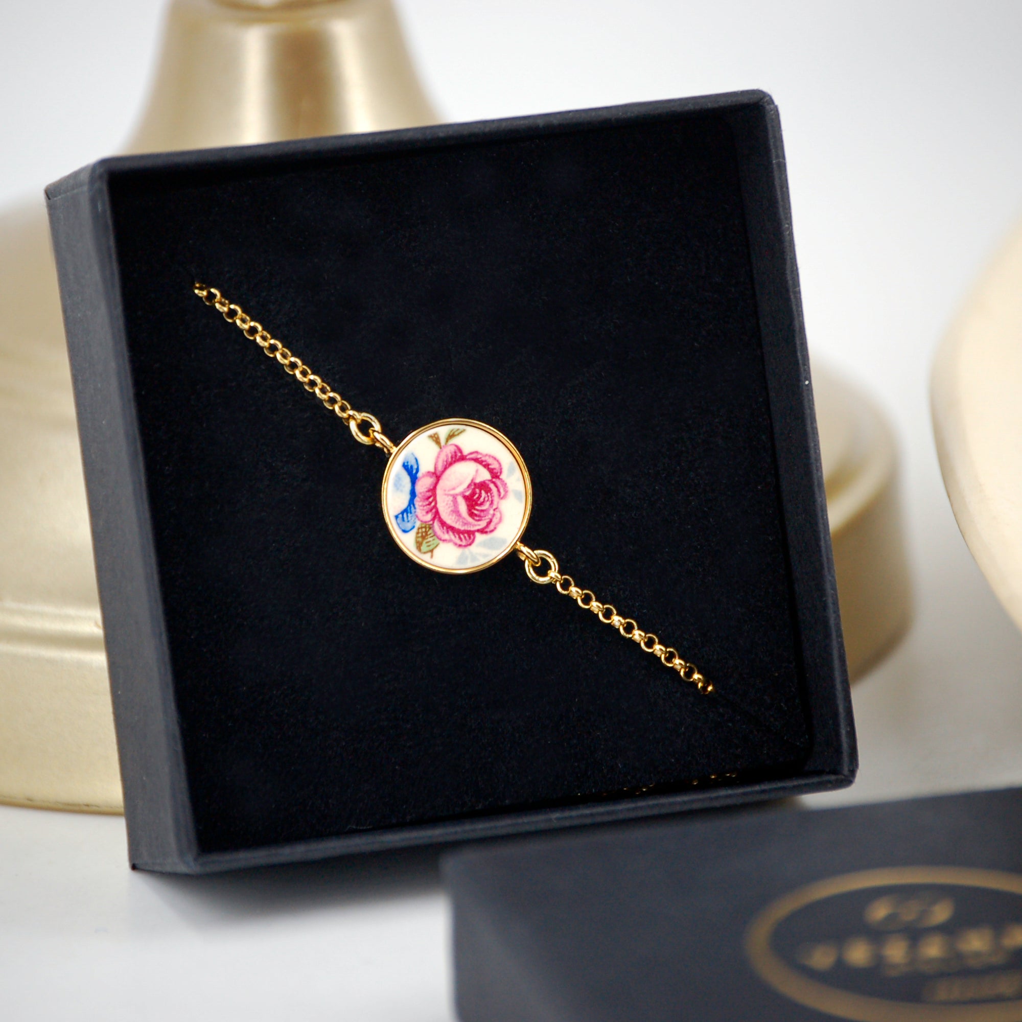 Adjustable bracelet "Little pink flower", gold finish