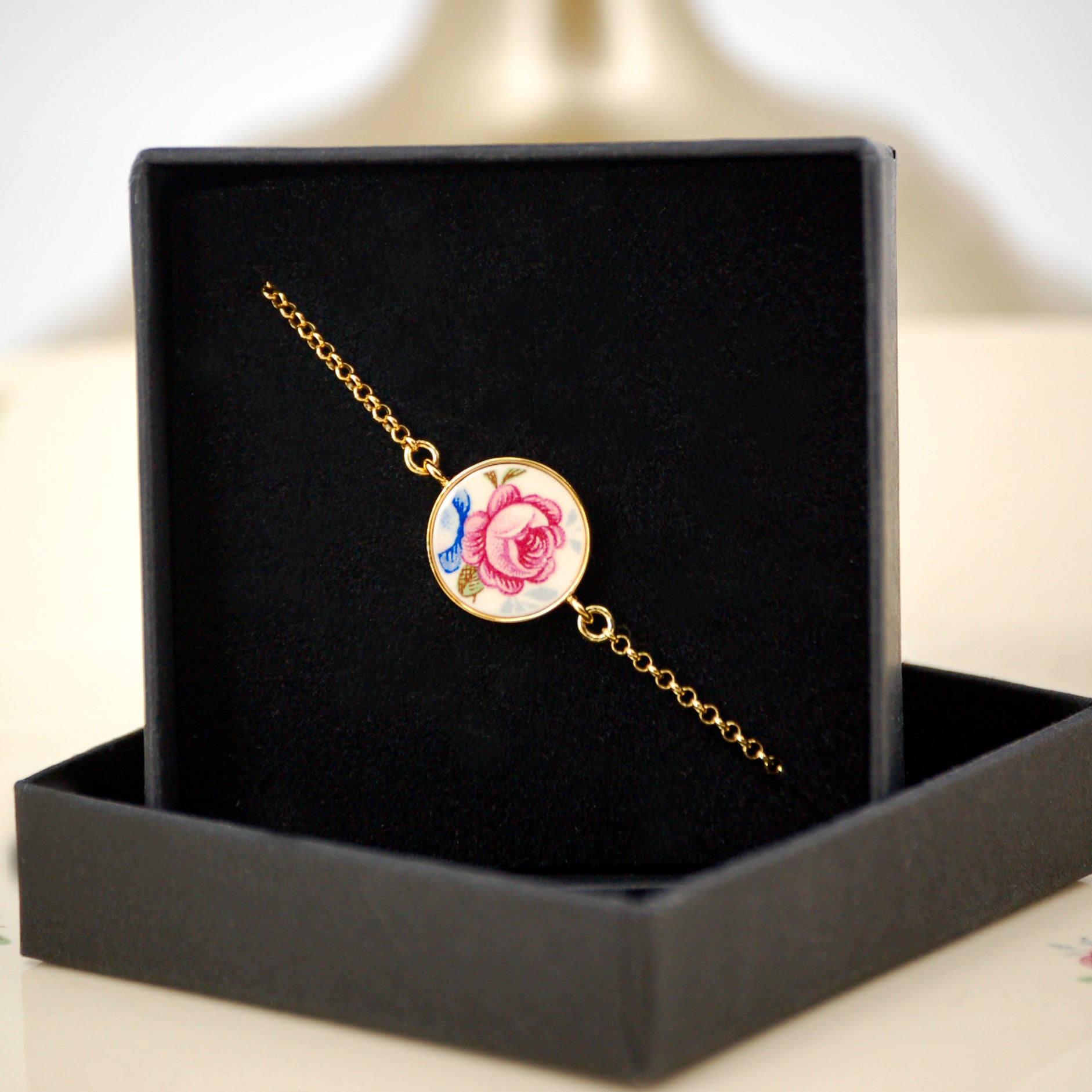 Adjustable bracelet "Little pink flower", gold finish