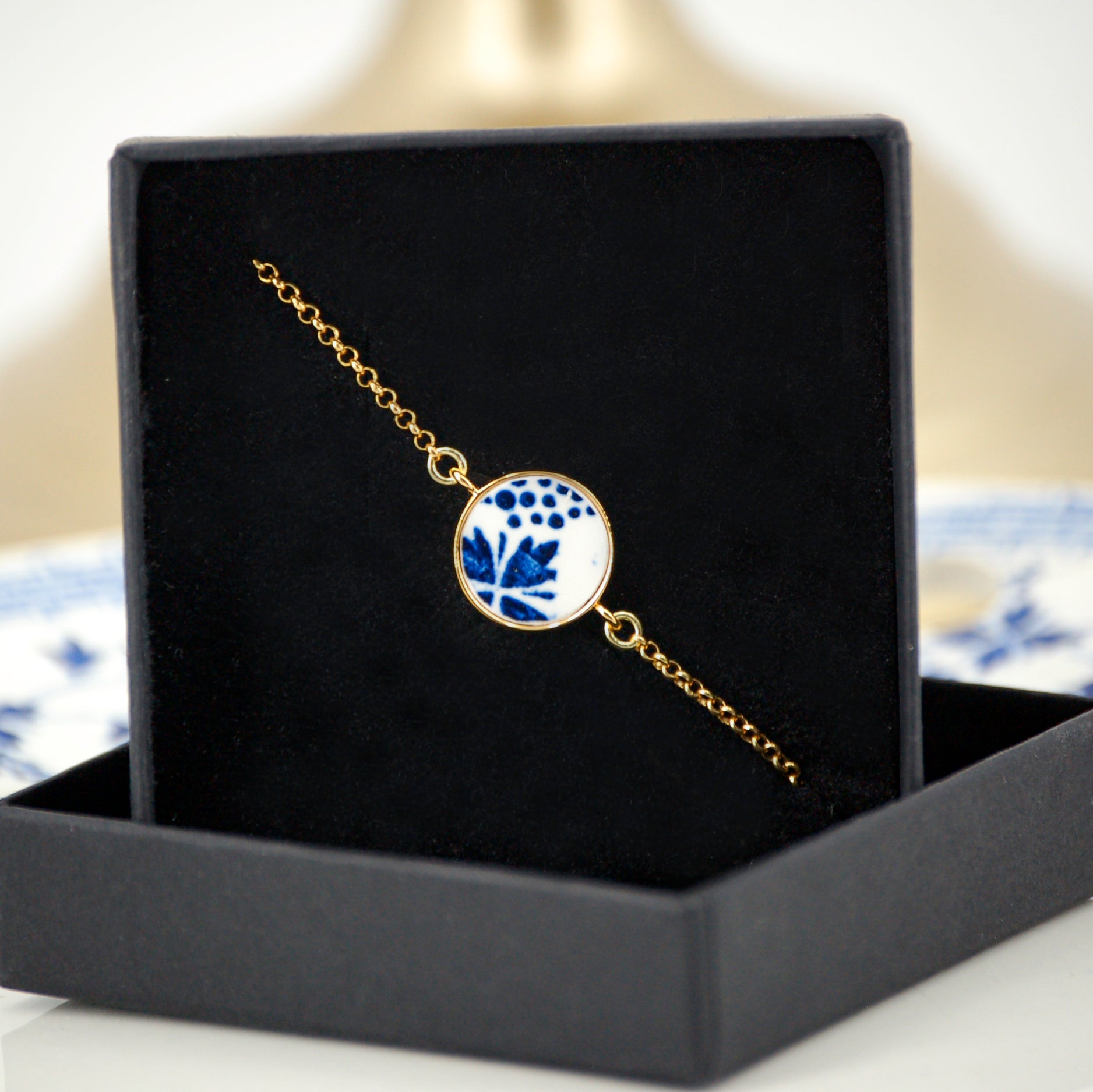 Bracelet ajustable "Fleur bleue et sa grappe"