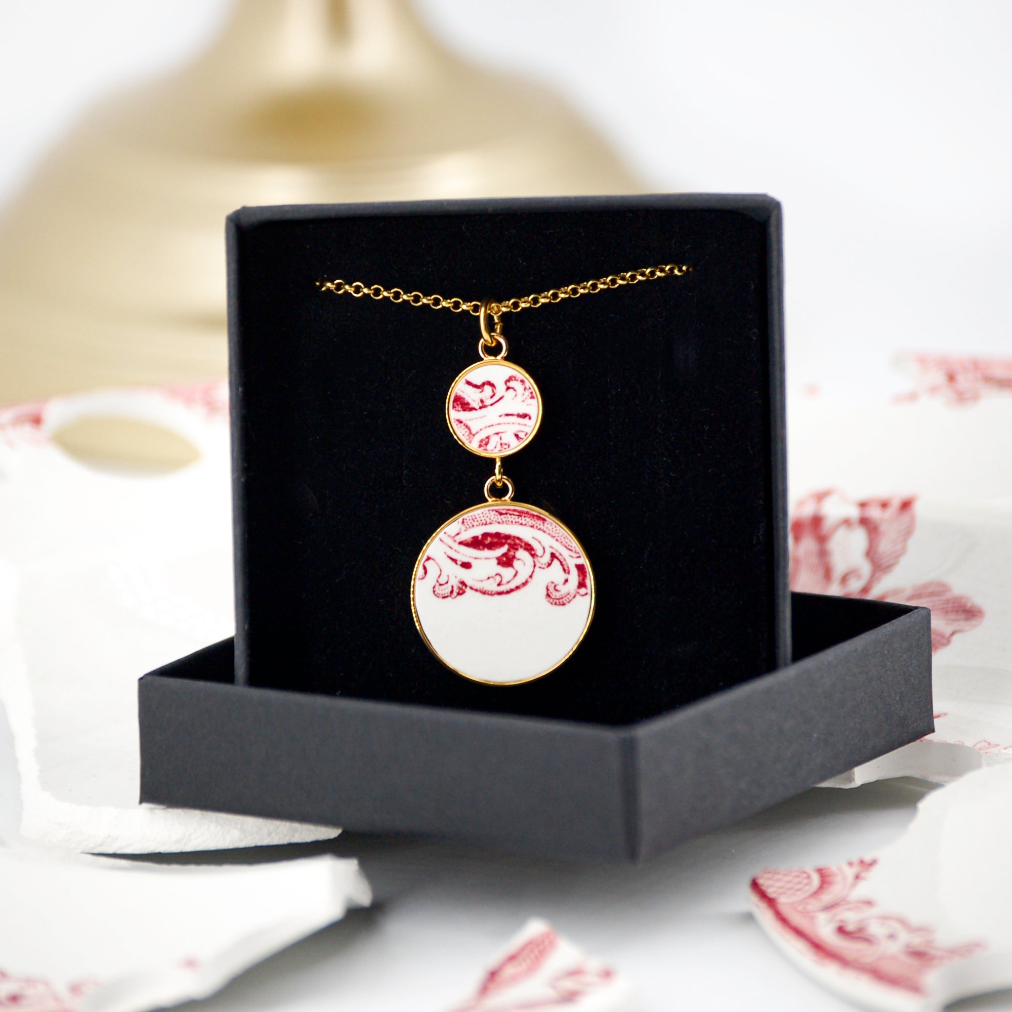 Pendant "Swirls in old rose", gold finish.