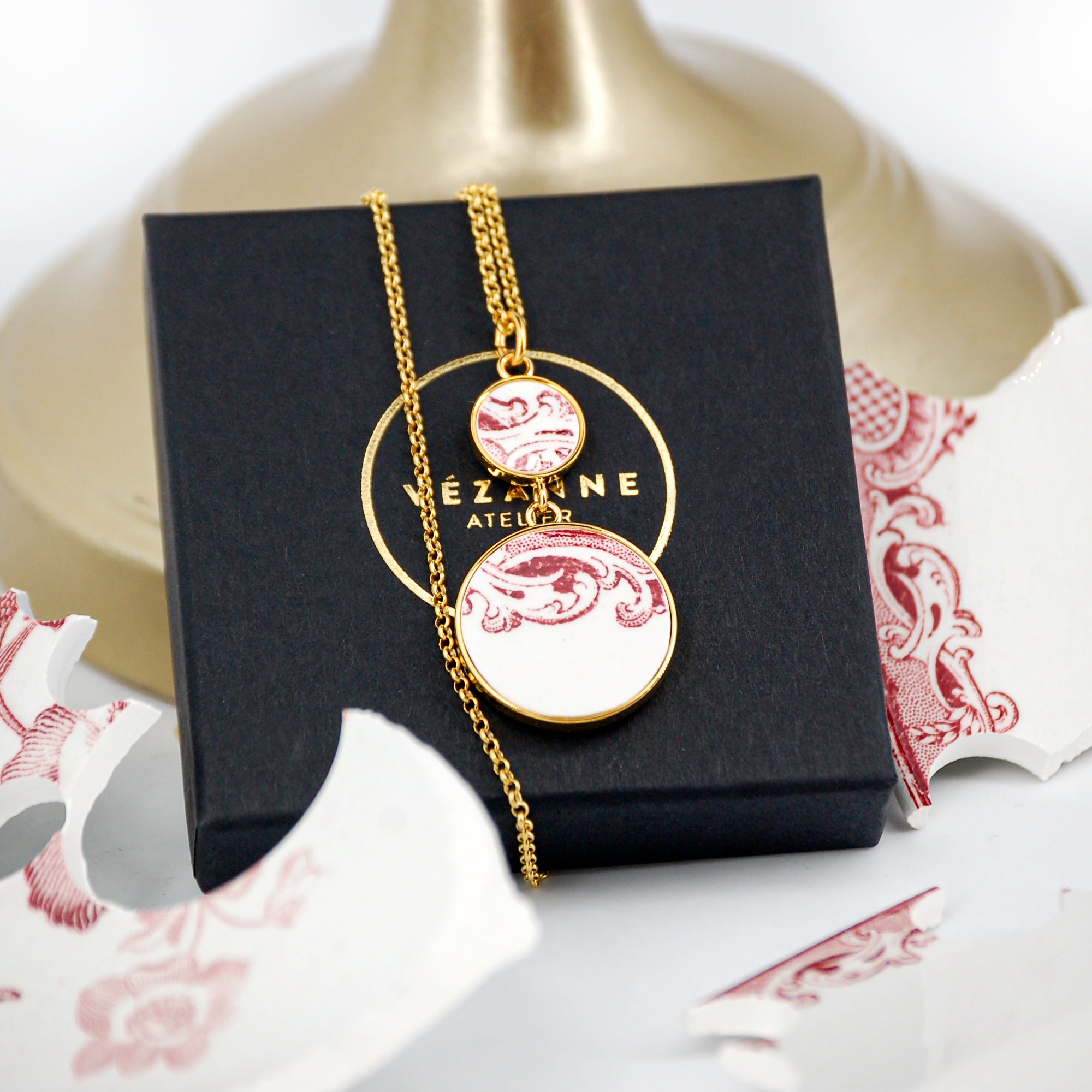 Pendant "Swirls in old rose", gold finish.