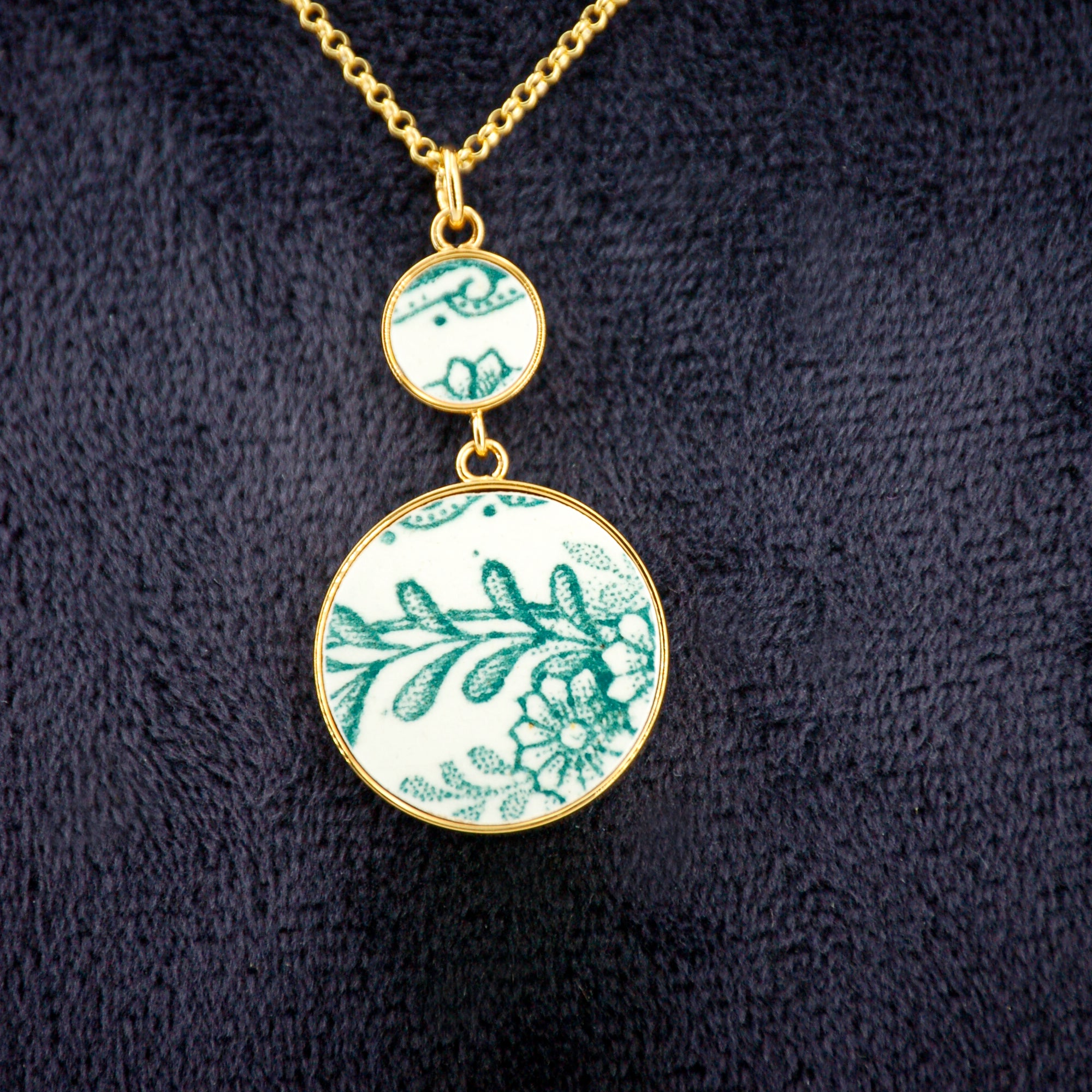 "Bouquet of Green Flowers" pendant, gold finish