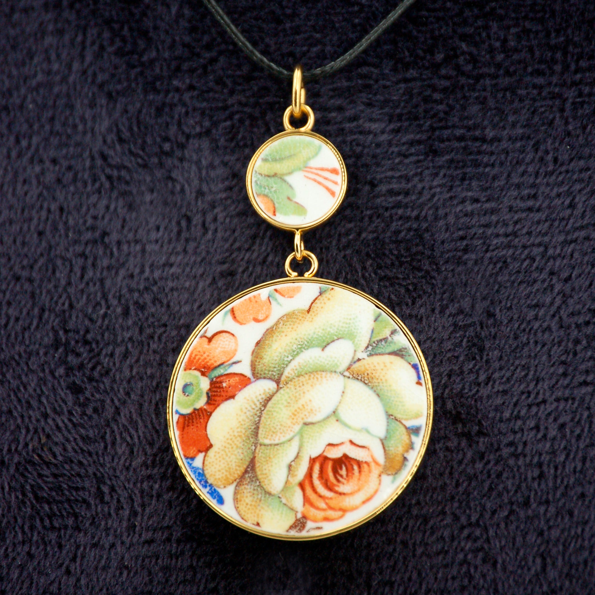 "Charming Rose" pendant, gold finish