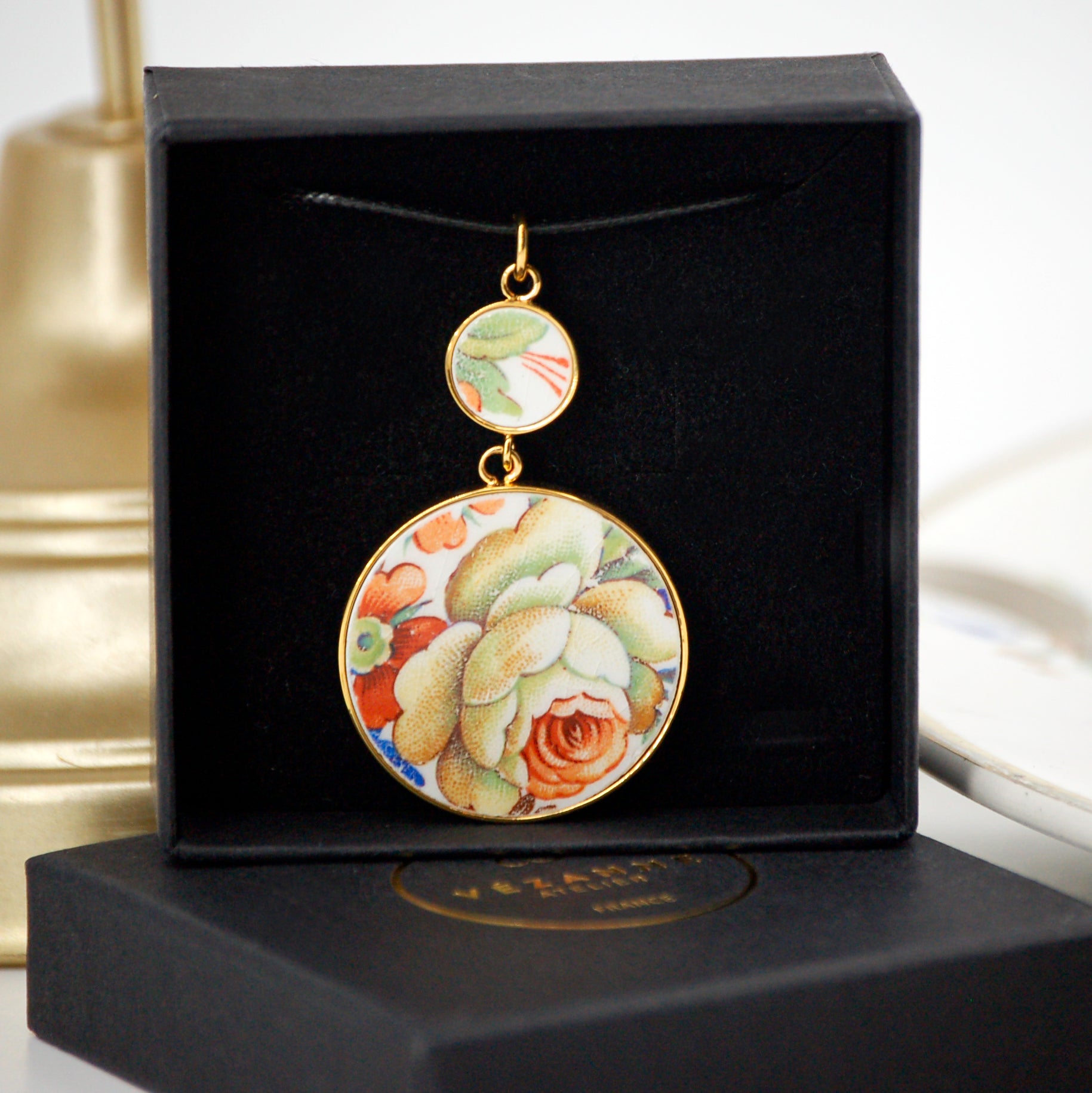 "Charming Rose" pendant, gold finish