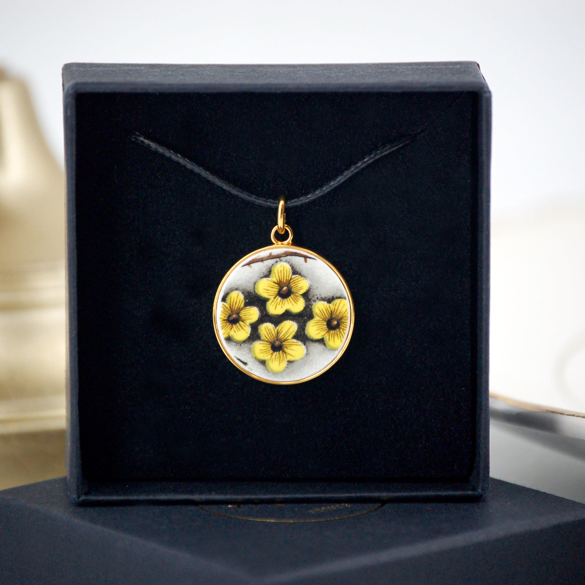 "Yellow Flowers" pendant, gold finish