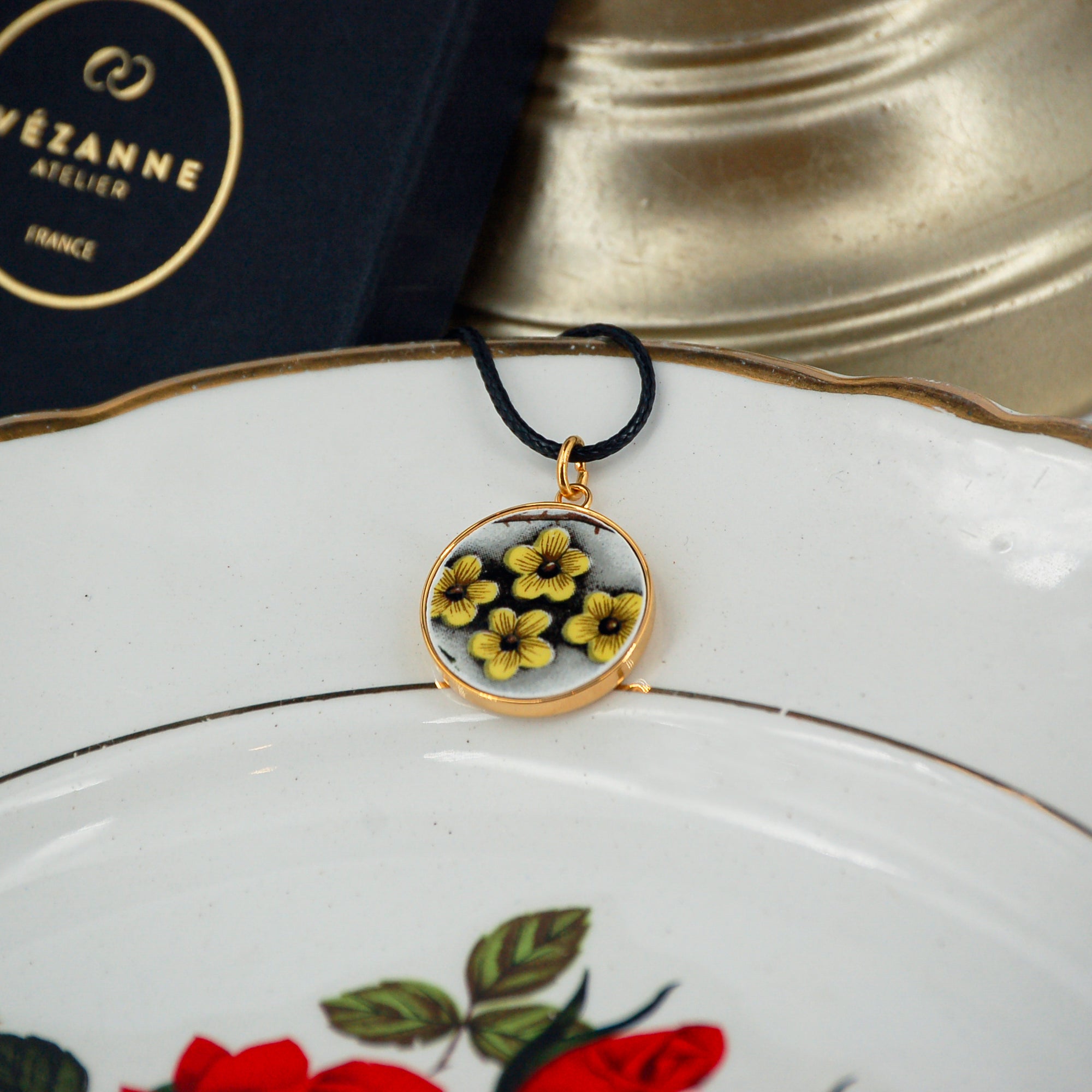 "Yellow Flowers" pendant, gold finish