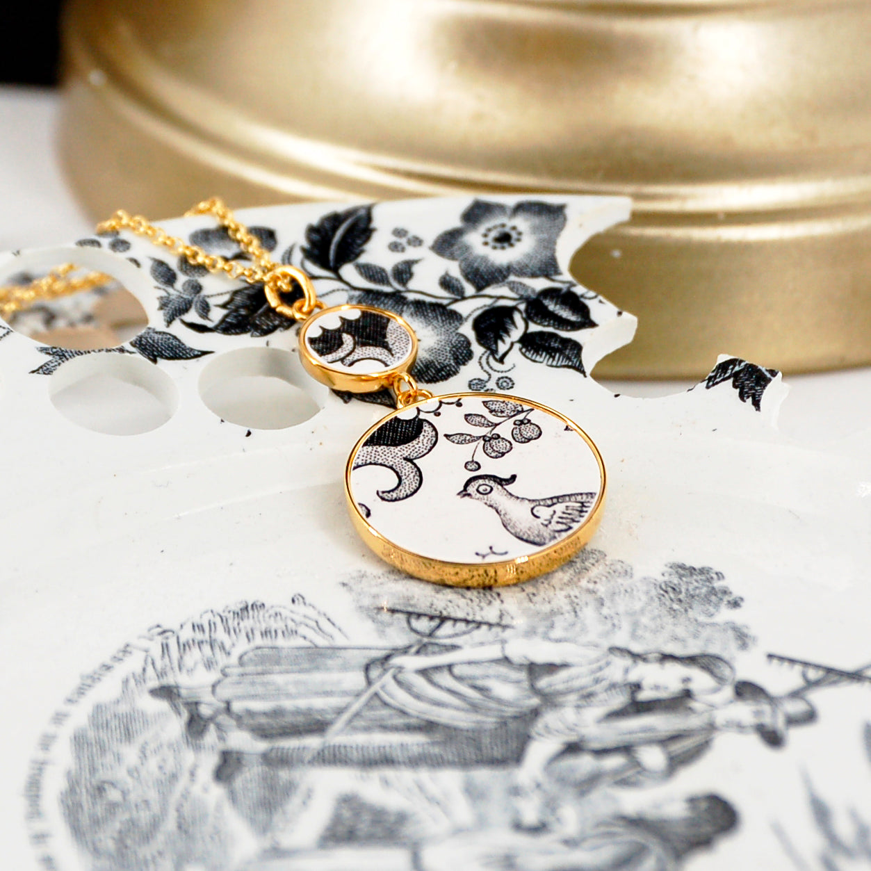 "Bird of Paradise" pendant, gold finish