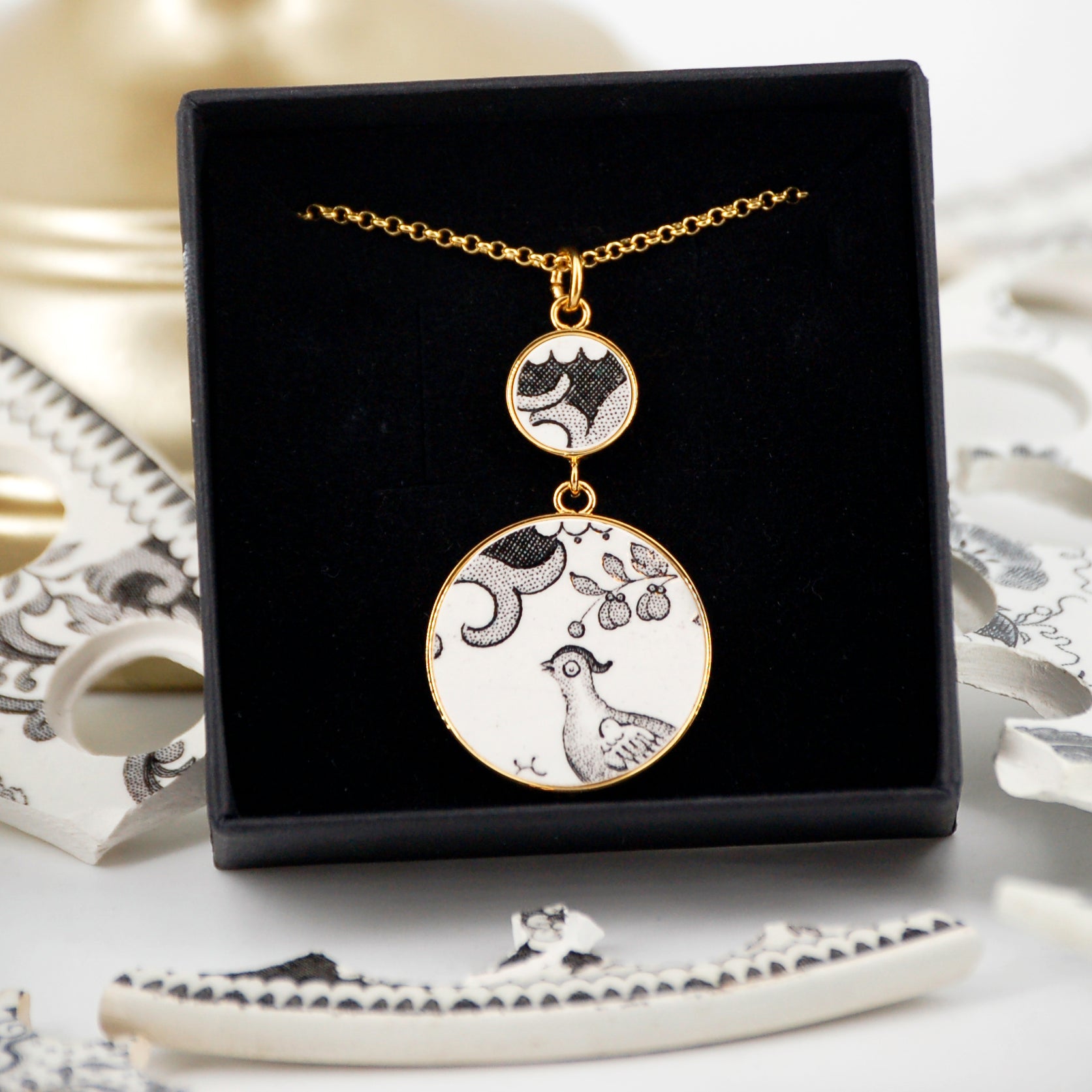 "Bird of Paradise" pendant, gold finish