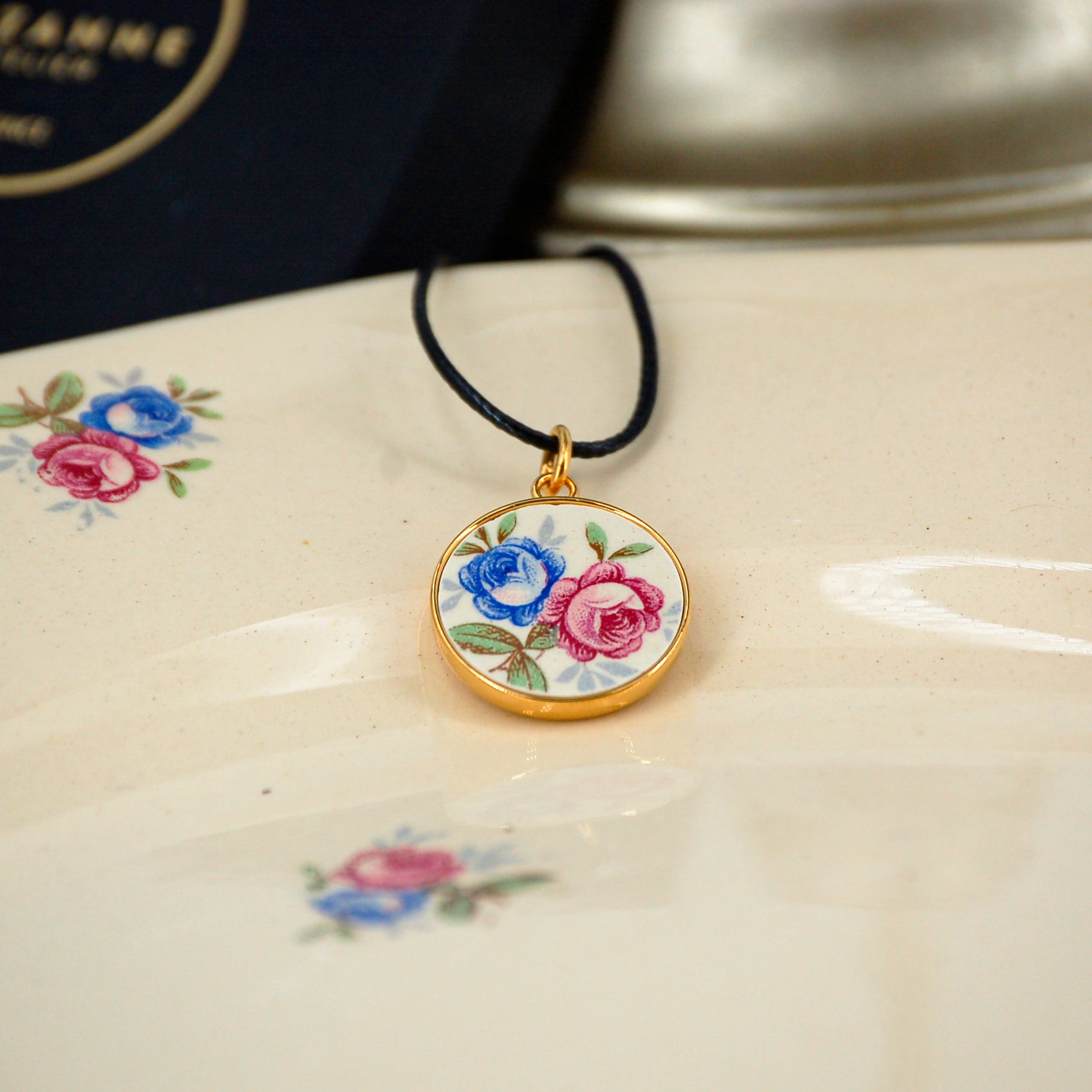 Pendentif "Bouquet de fleurs bleu et rose"