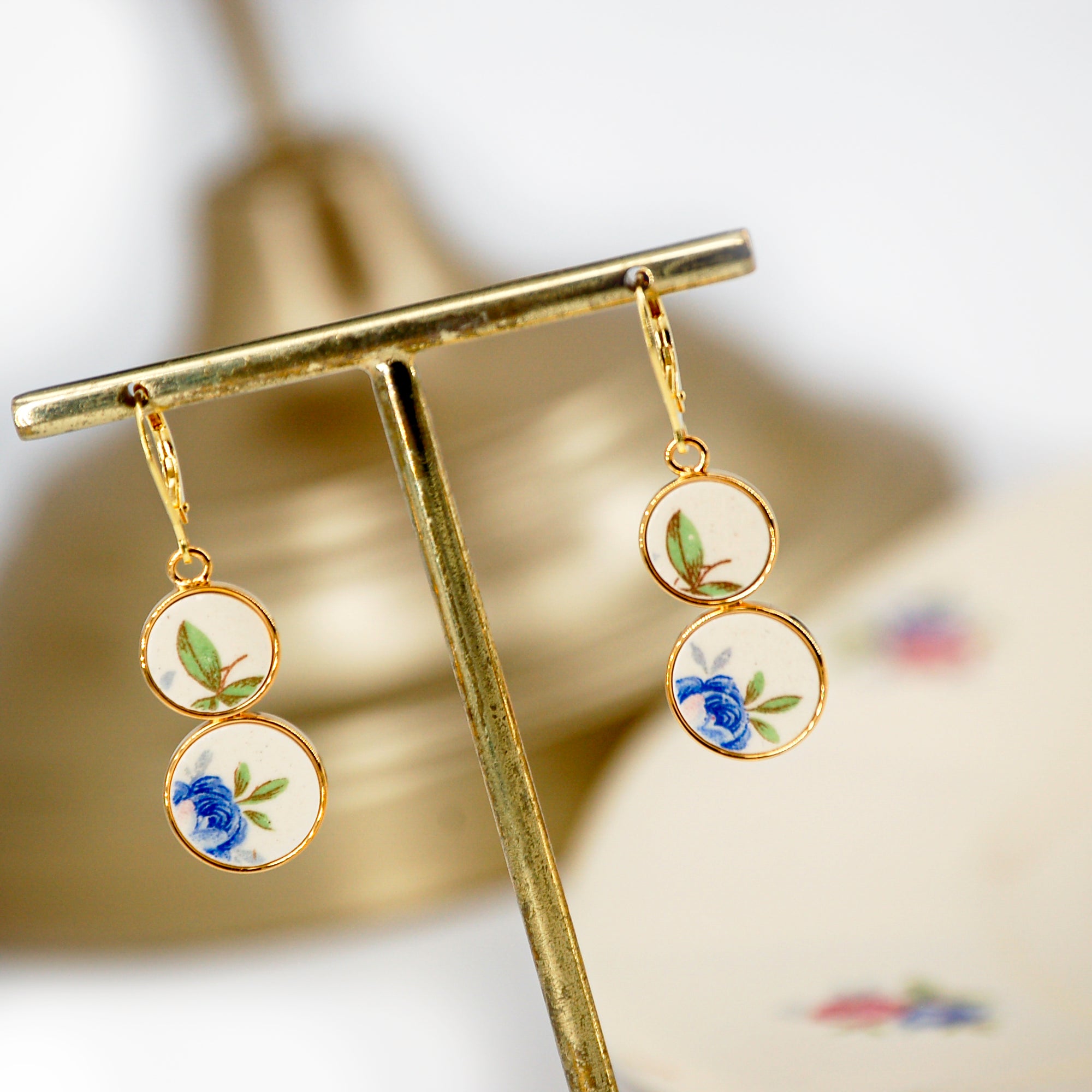 "Small blue flowers and foliage" earrings, gold finish