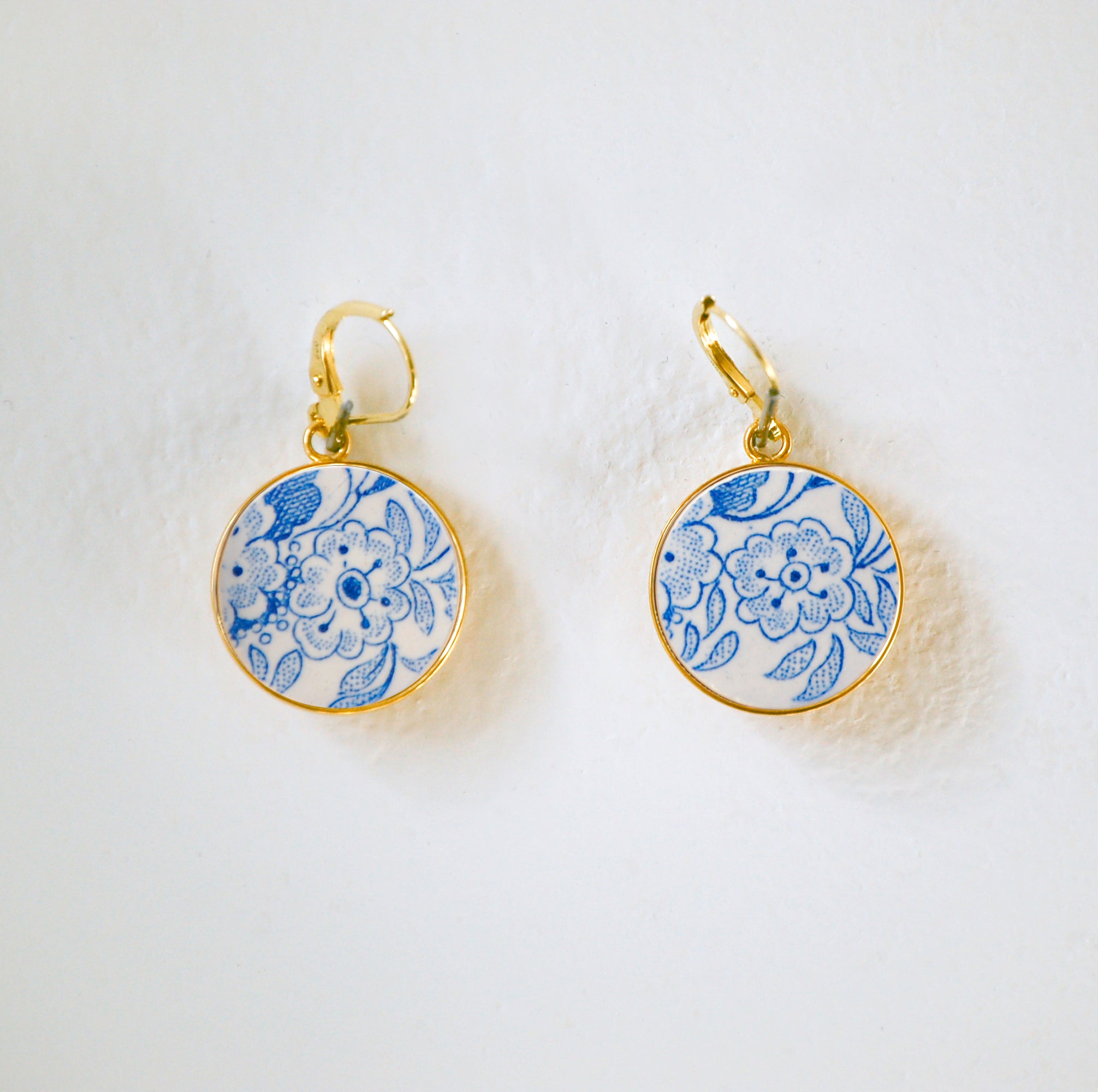 "Small blue flowers" earrings, gold finish