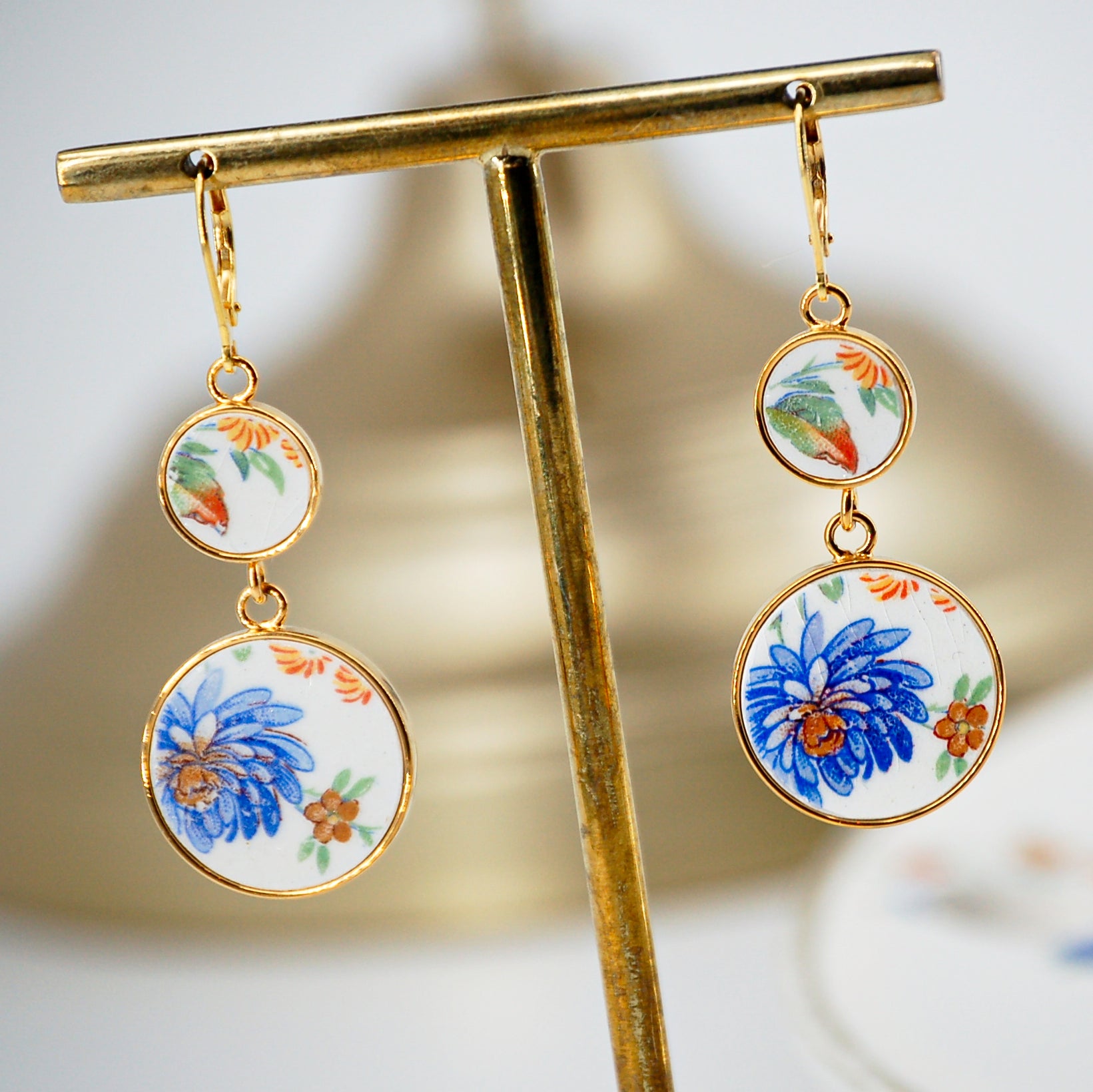 "Aster and its spring flowers" earrings, gold finish