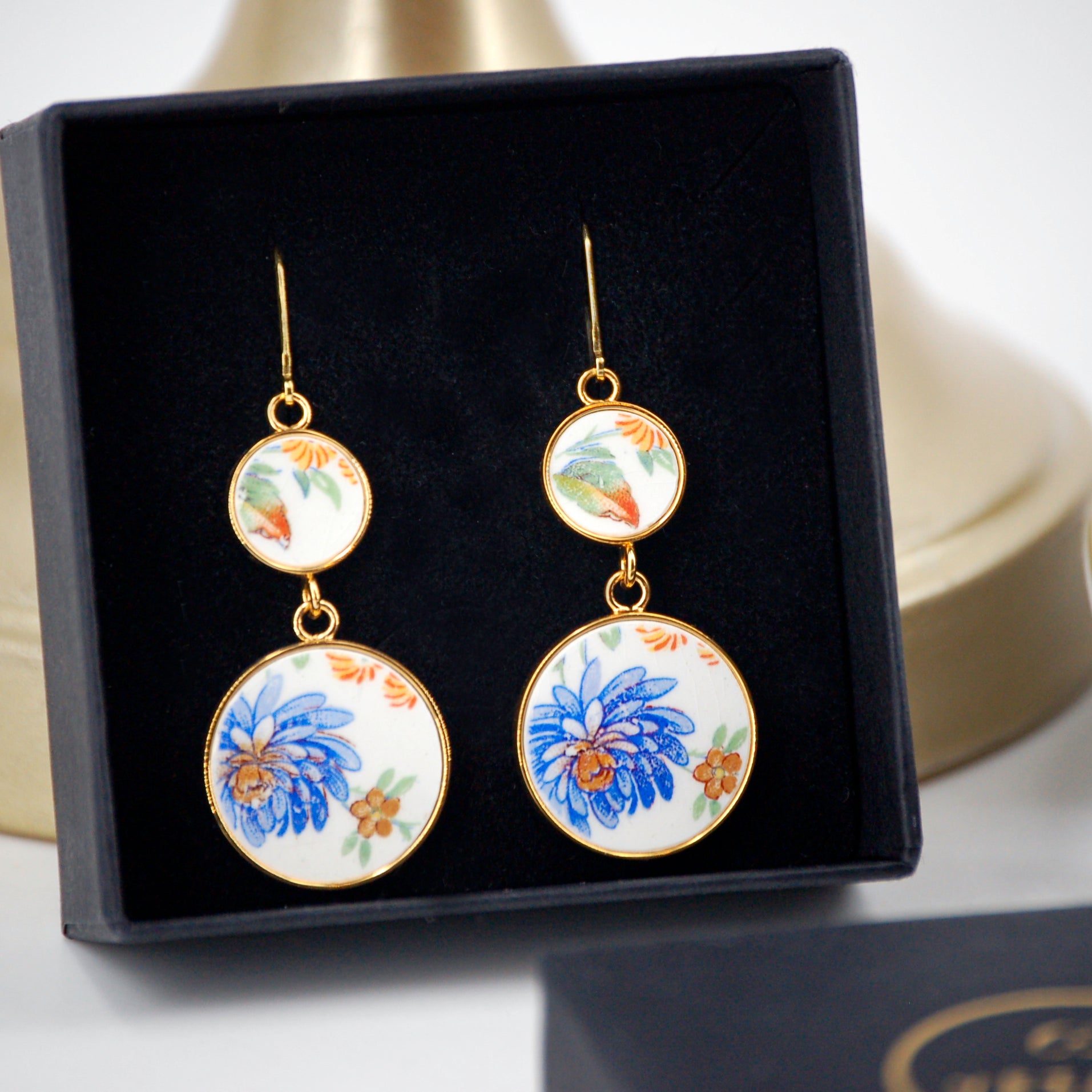 "Aster and its spring flowers" earrings, gold finish