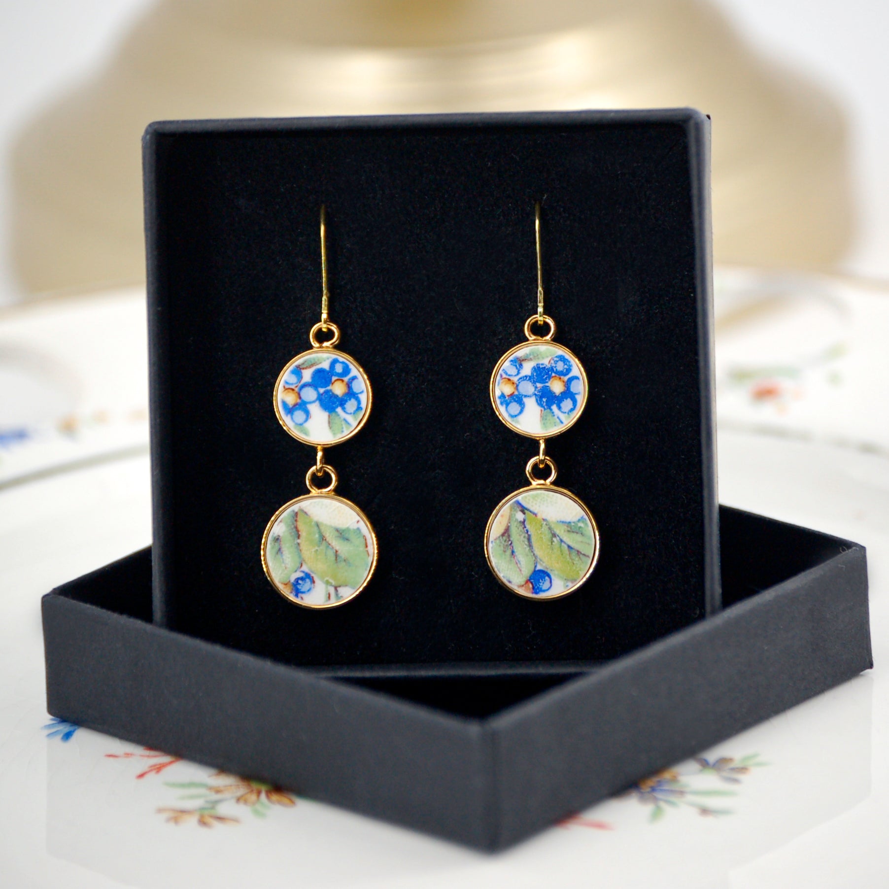 "Foliage and small blue flowers" earrings, gold finish 