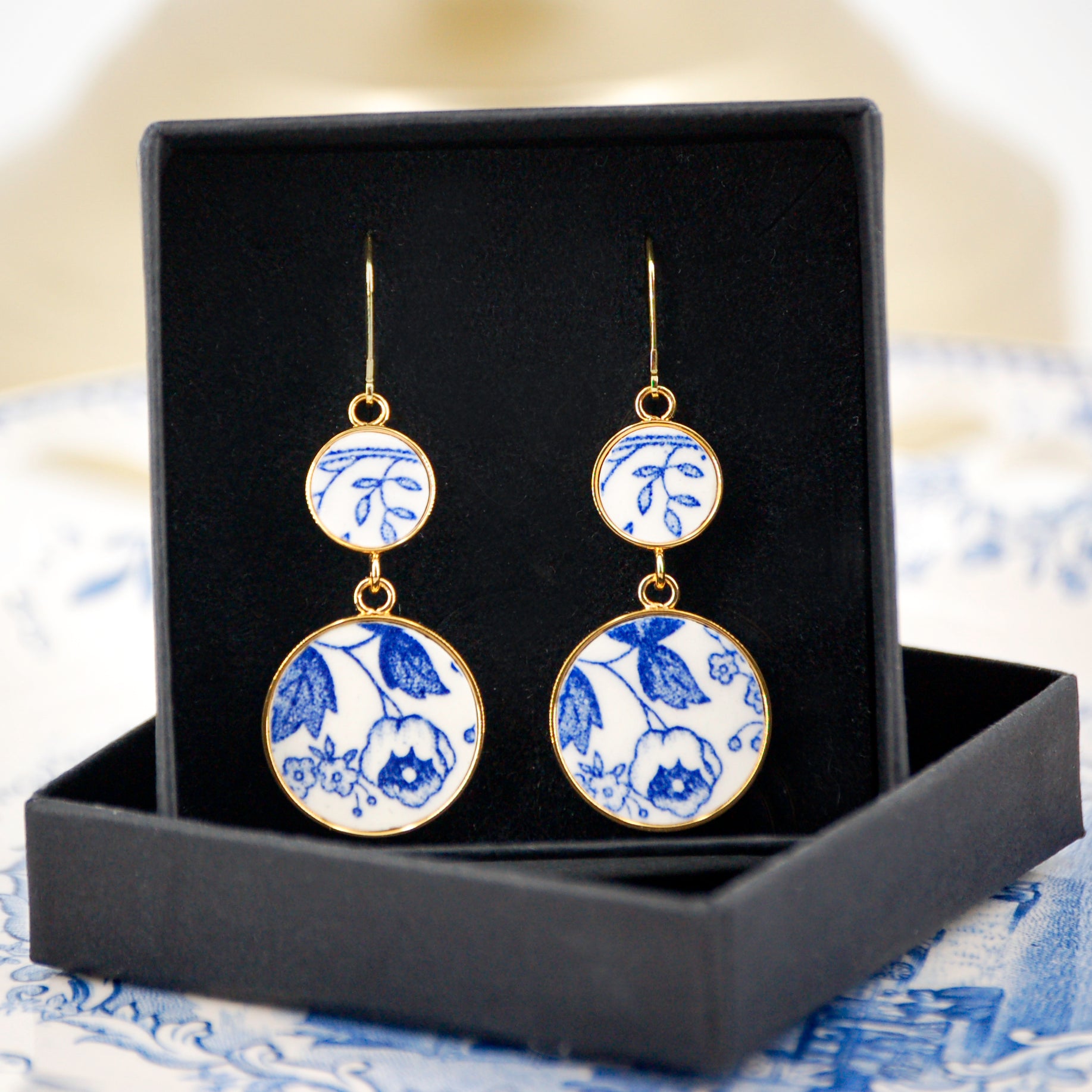"Leaves and Flowers in the Wind" earrings, gold finish