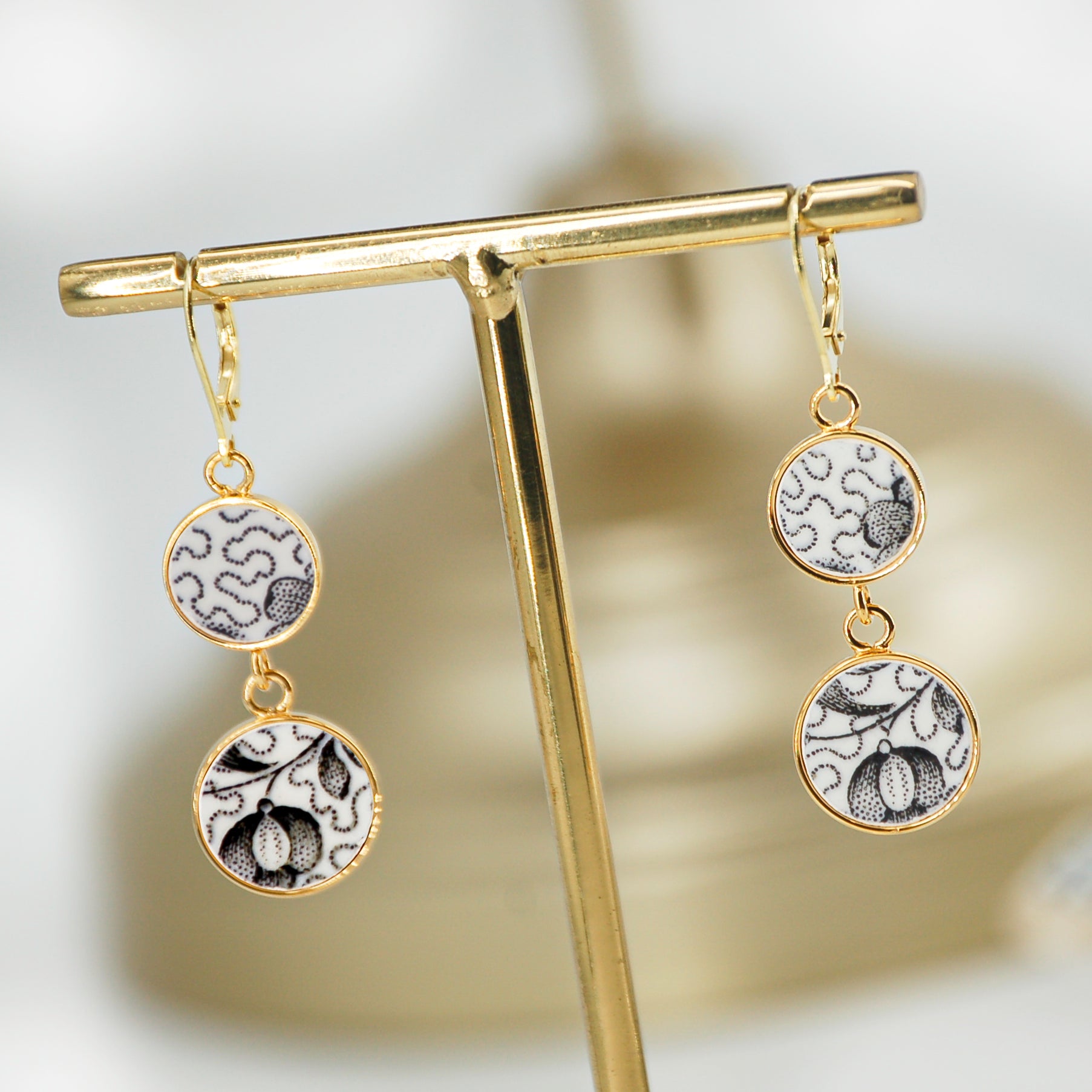 "Daffodil" earrings, gold finish