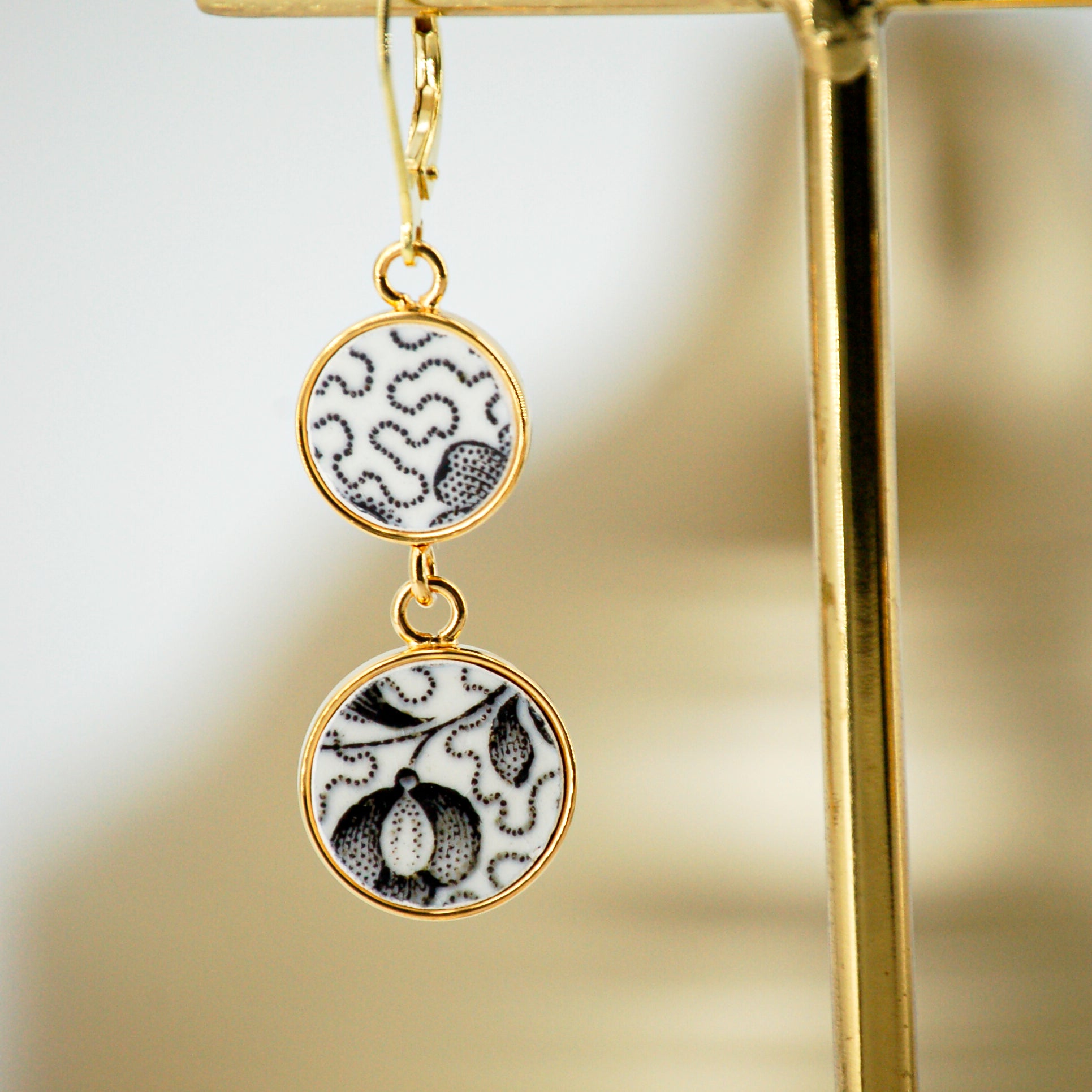 "Daffodil" earrings, gold finish