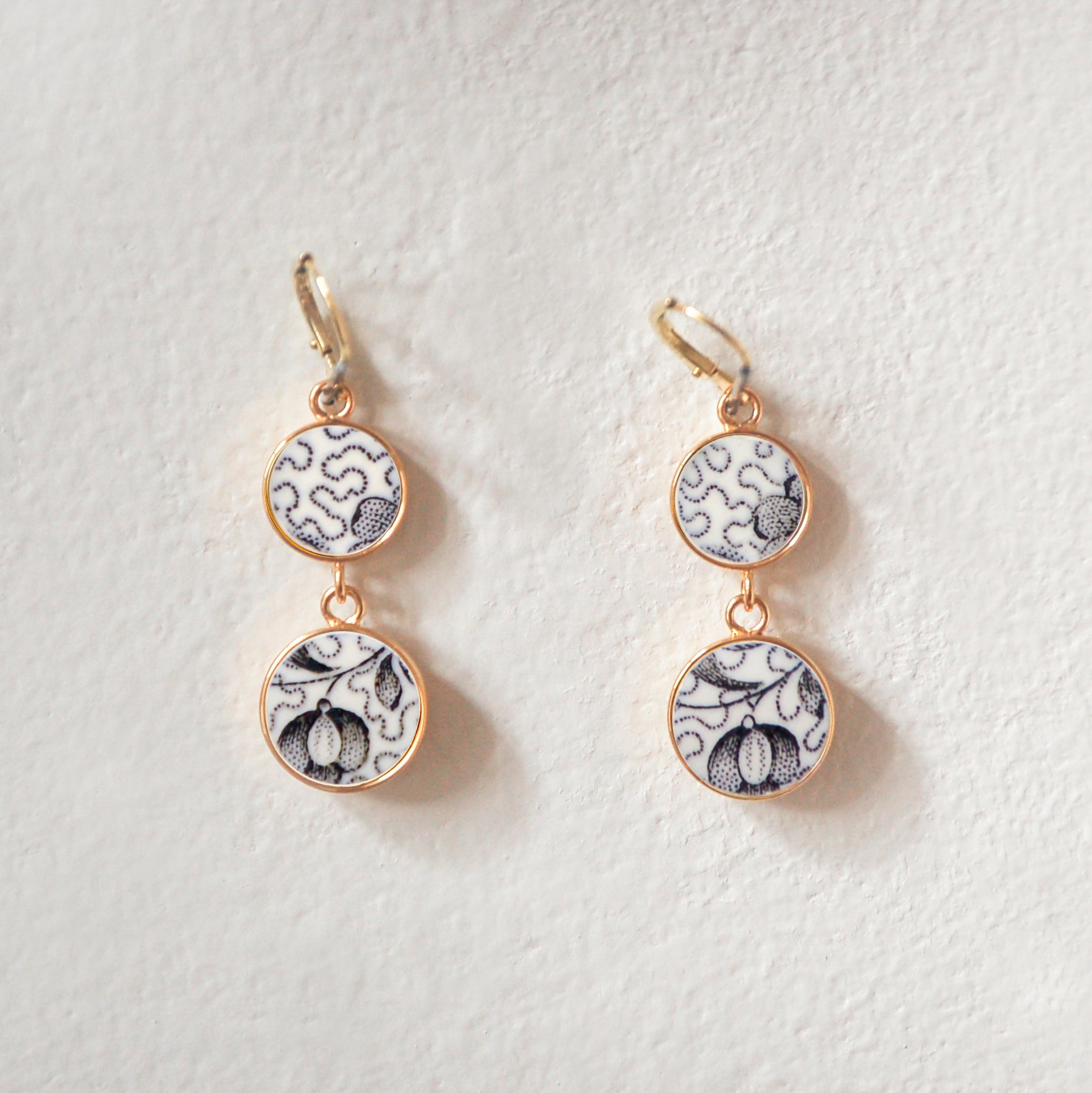 "Daffodil" earrings, gold finish