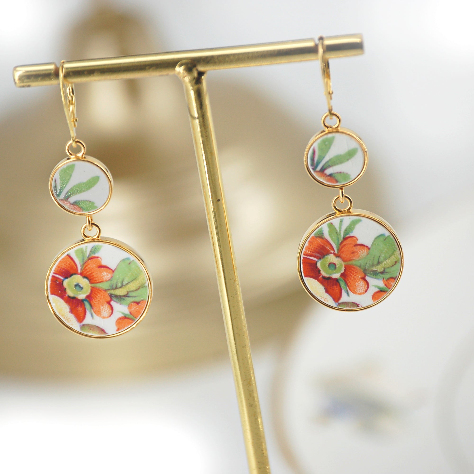 Boucles d'oreilles "Fleur orange et son feuillage", finition or