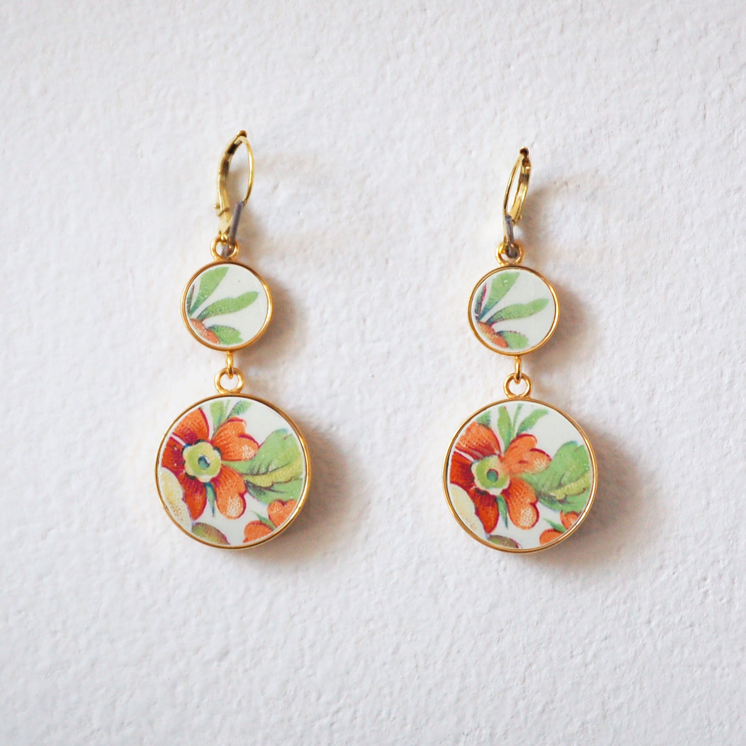 Boucles d'oreilles "Fleur orange et son feuillage", finition or