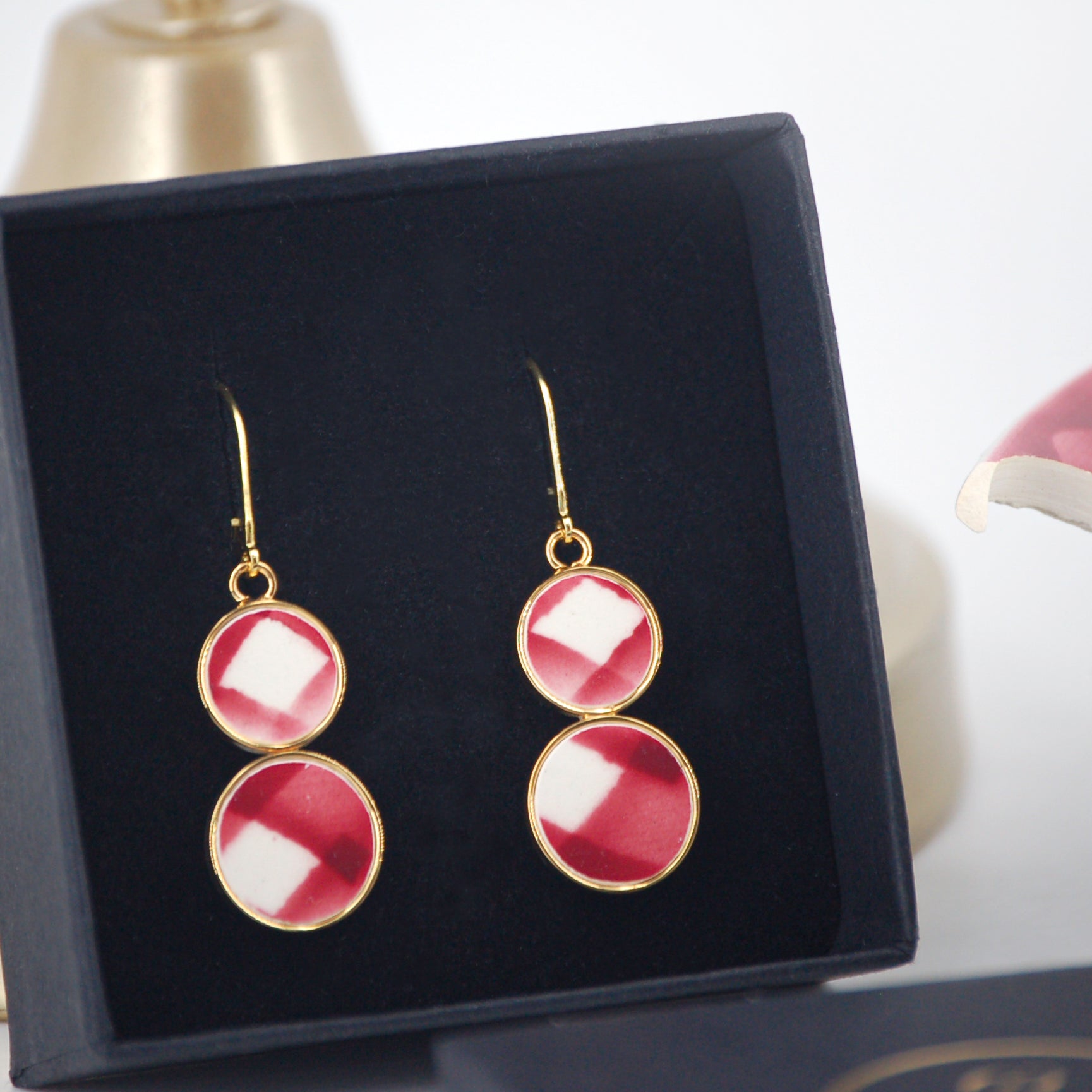 "Footprints in old rose" earrings, gold finish