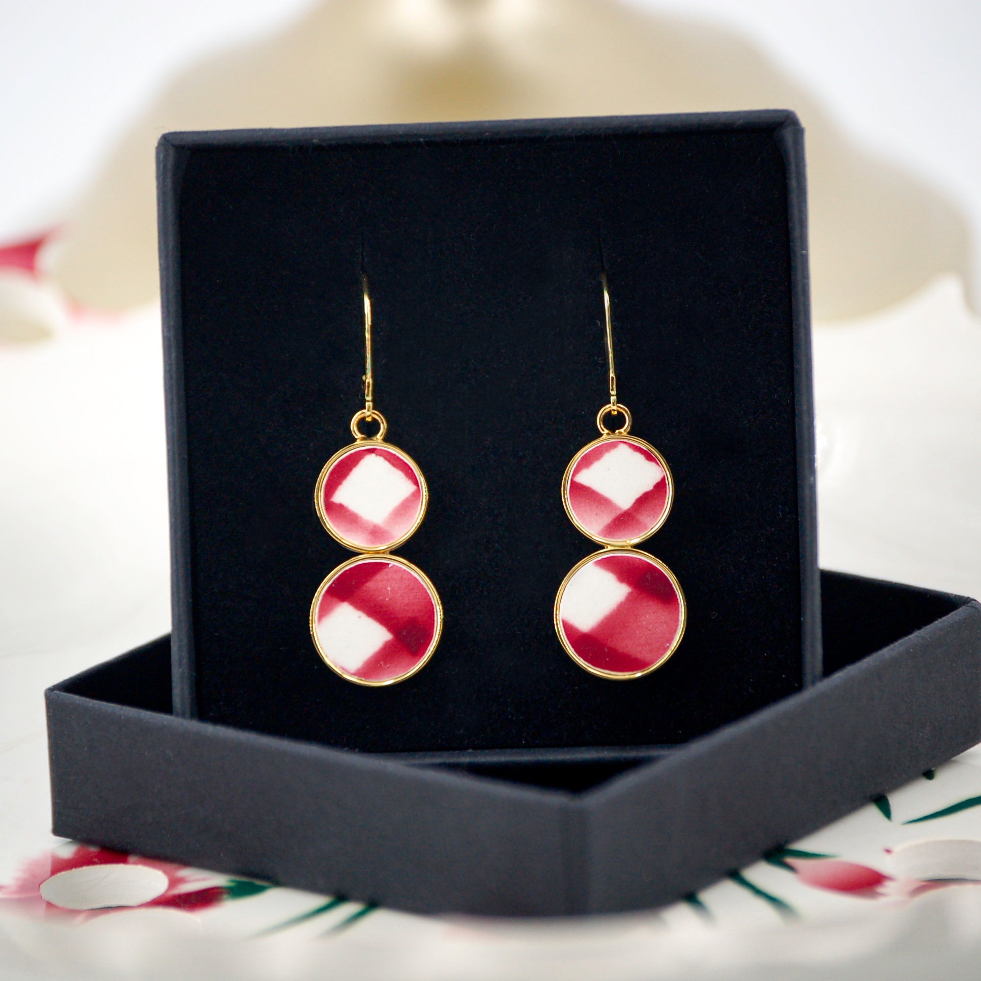 "Footprints in old rose" earrings, gold finish