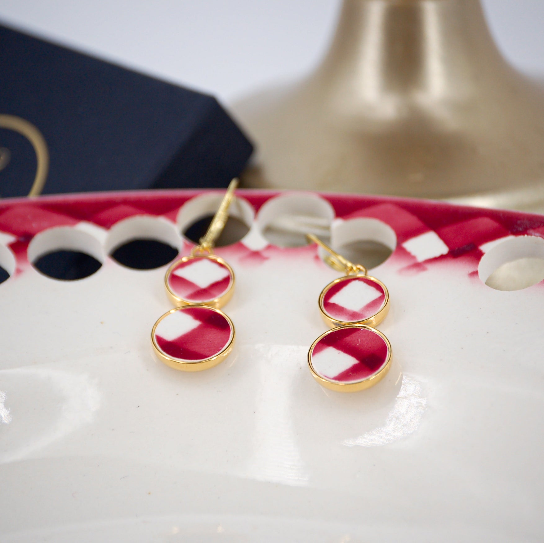 "Footprints in old rose" earrings, gold finish