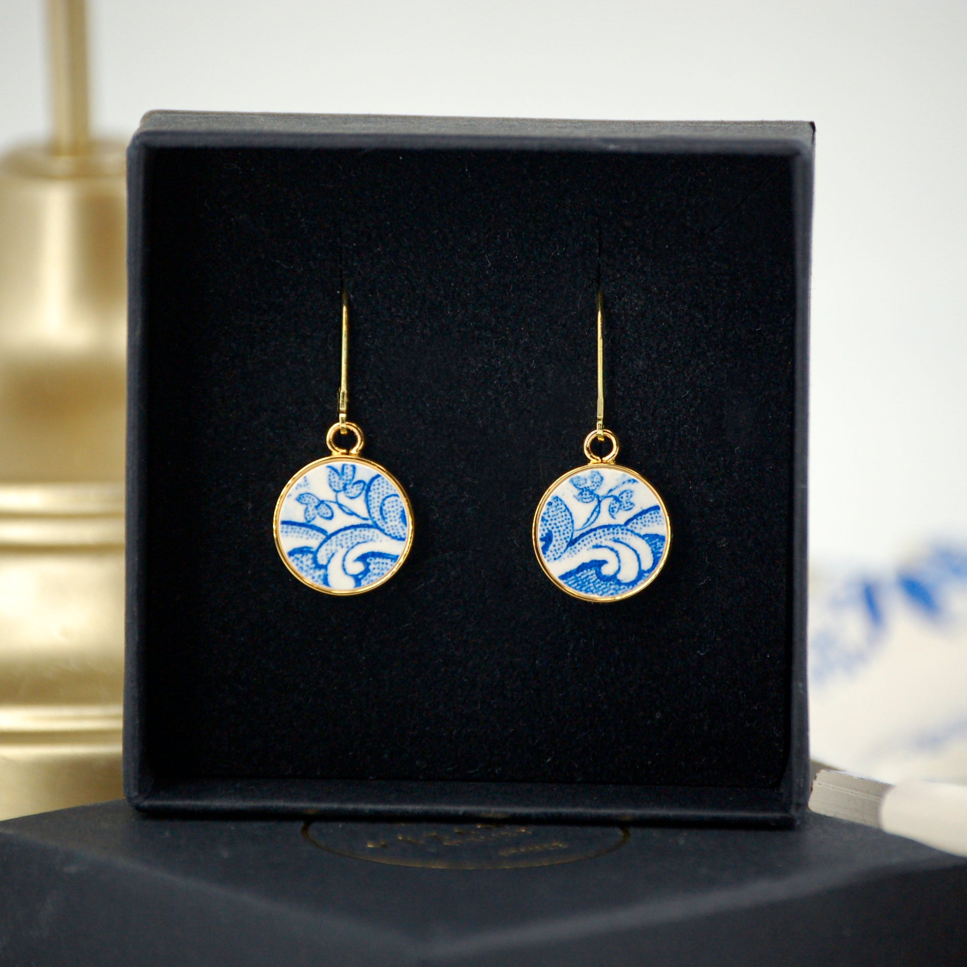 "Small flowers and blue swirls" earrings, gold finish