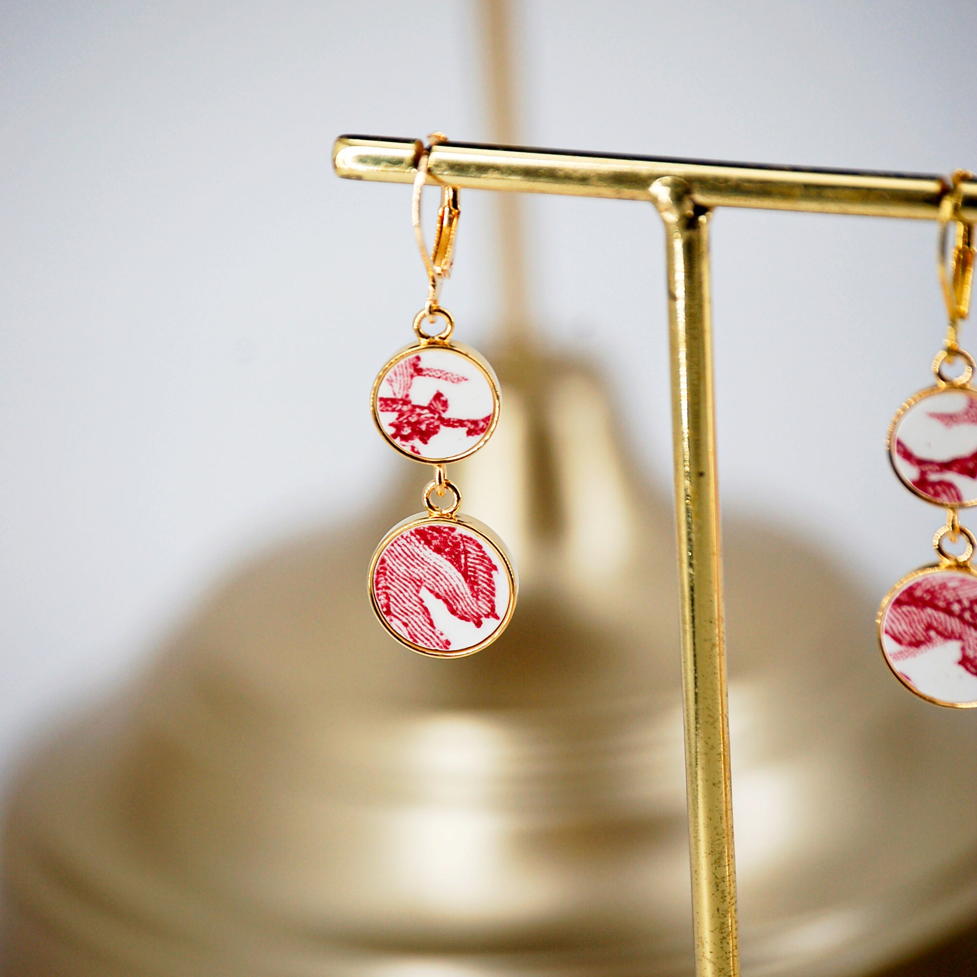 "Footprints in old rose" earrings, gold finish