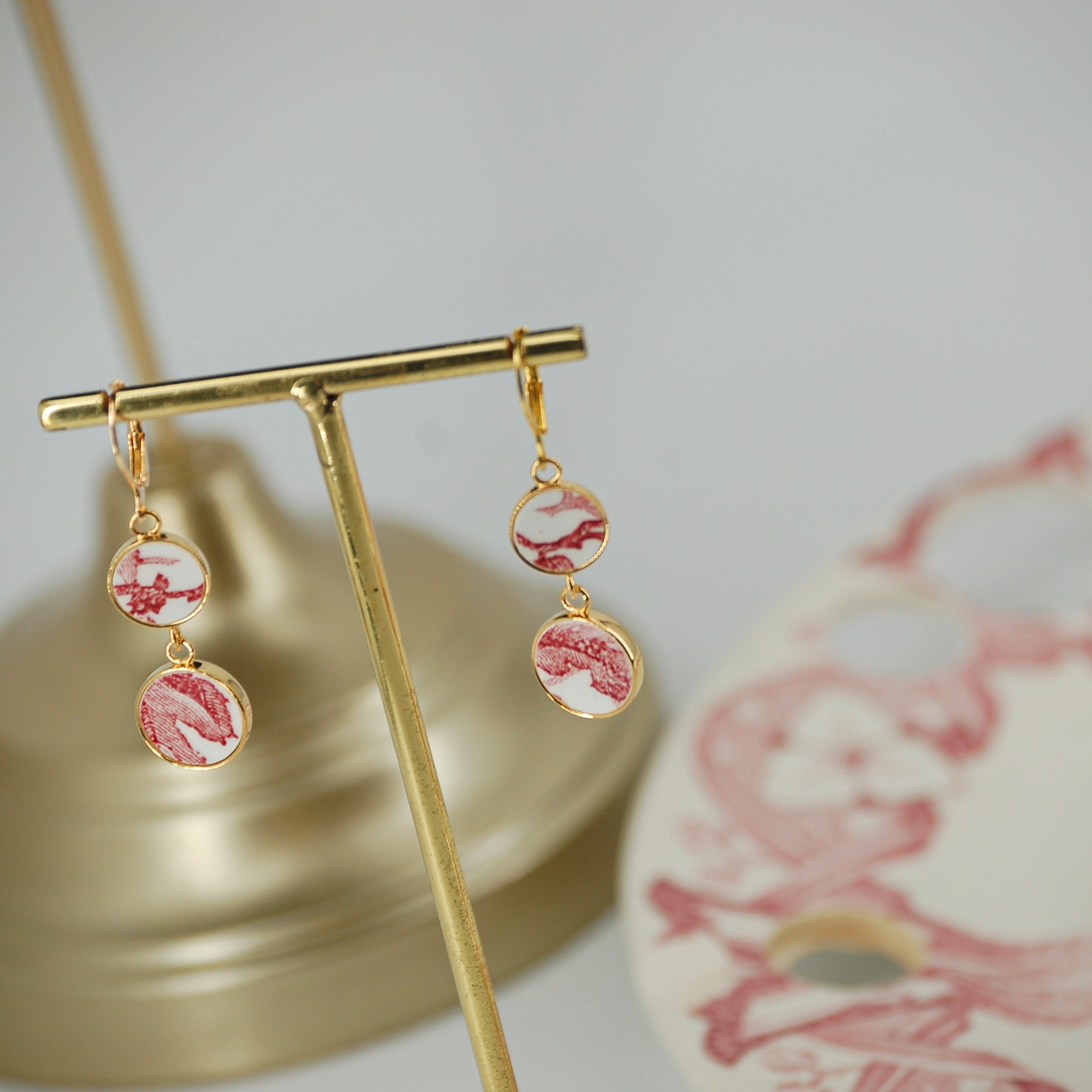 "Footprints in old rose" earrings, gold finish