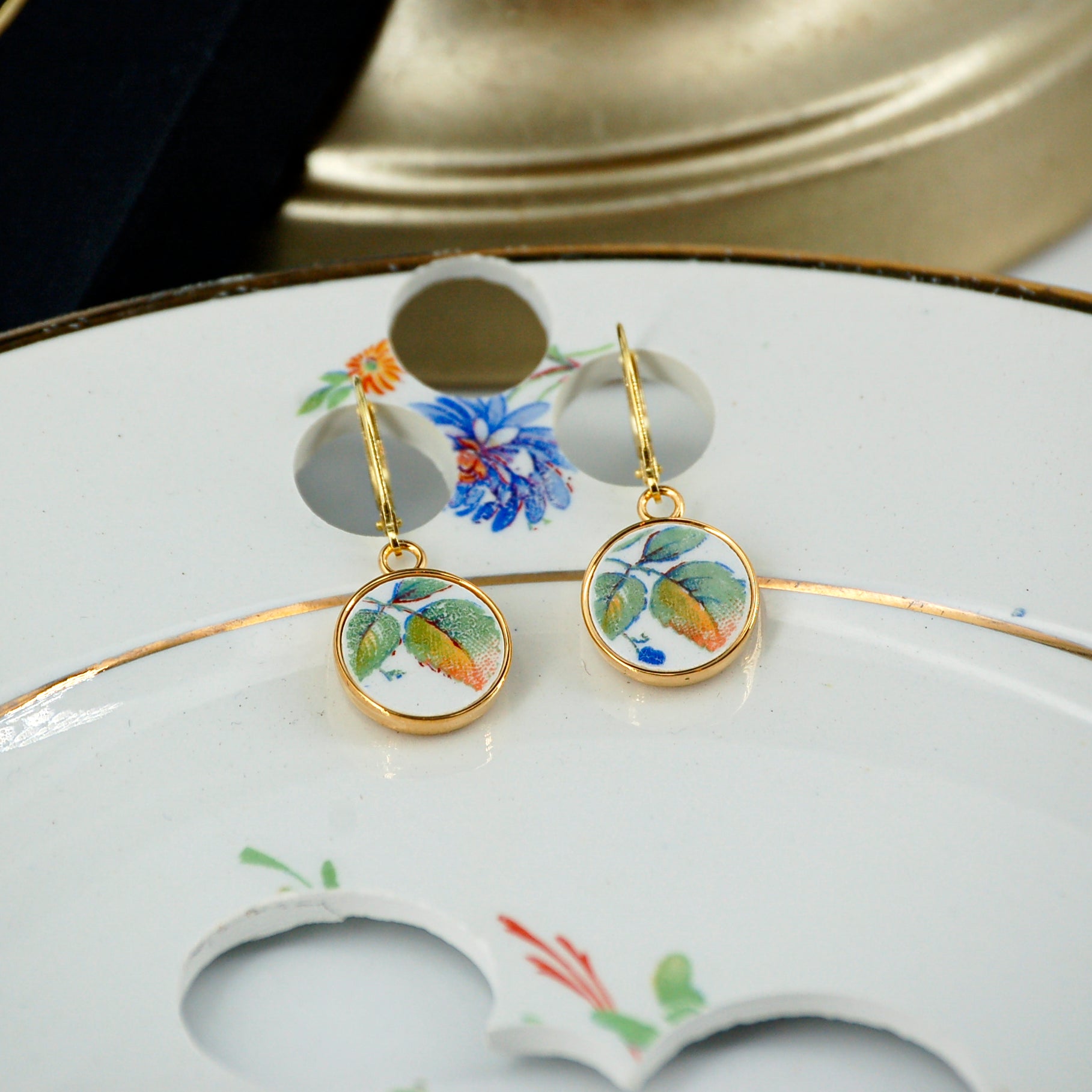 "Berry Leaves" earrings, gold finish