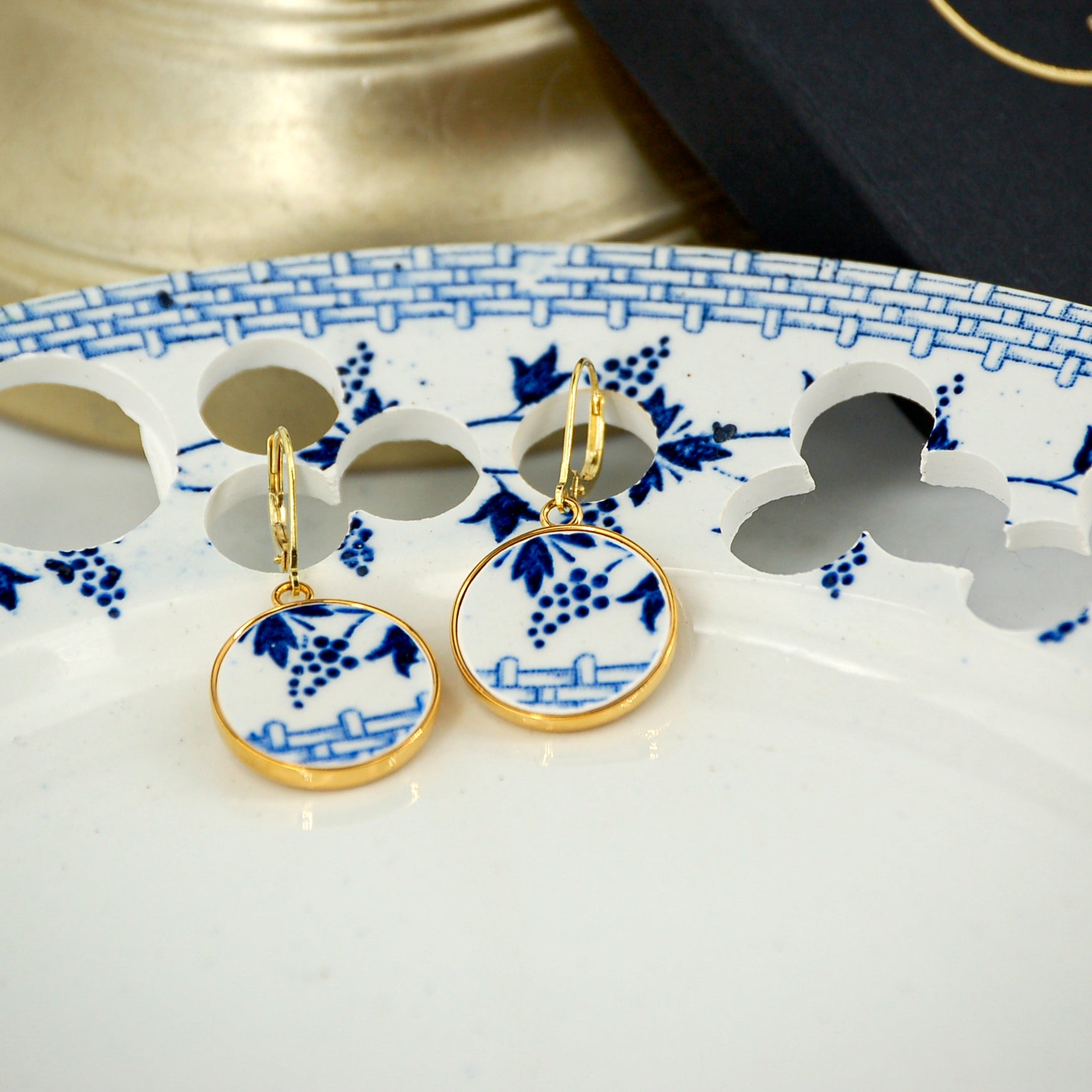 "Cornflower and Weaving" earrings, gold finish
