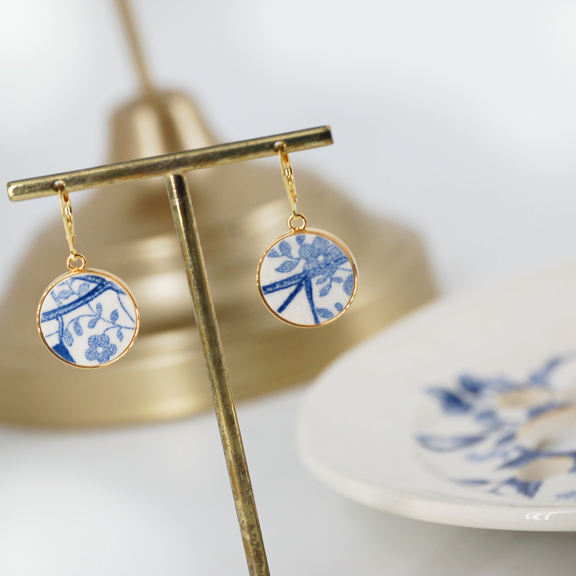 "Dotted Flowers" earrings, gold finish