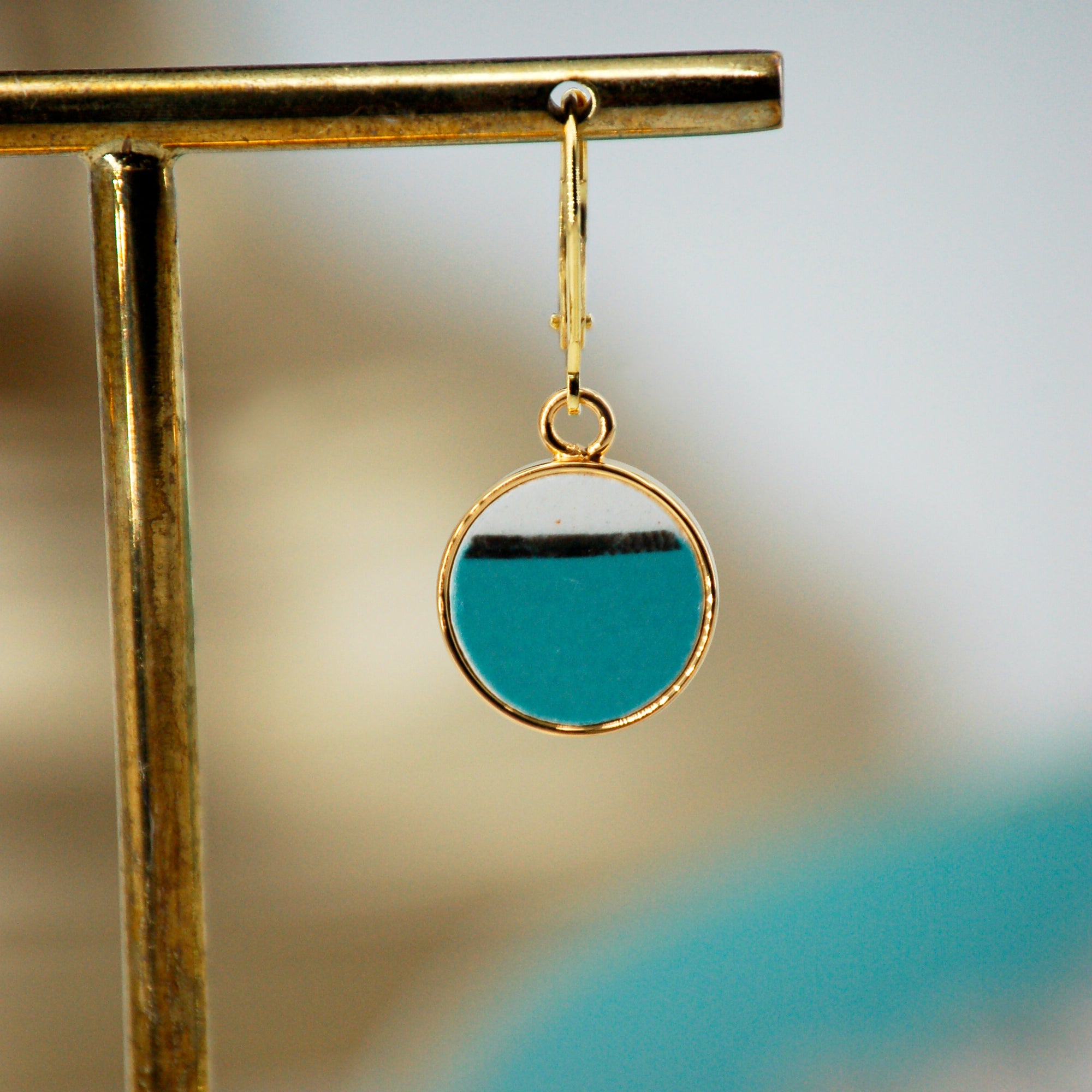 "Asymmetrical Horizon" earrings, gold finish