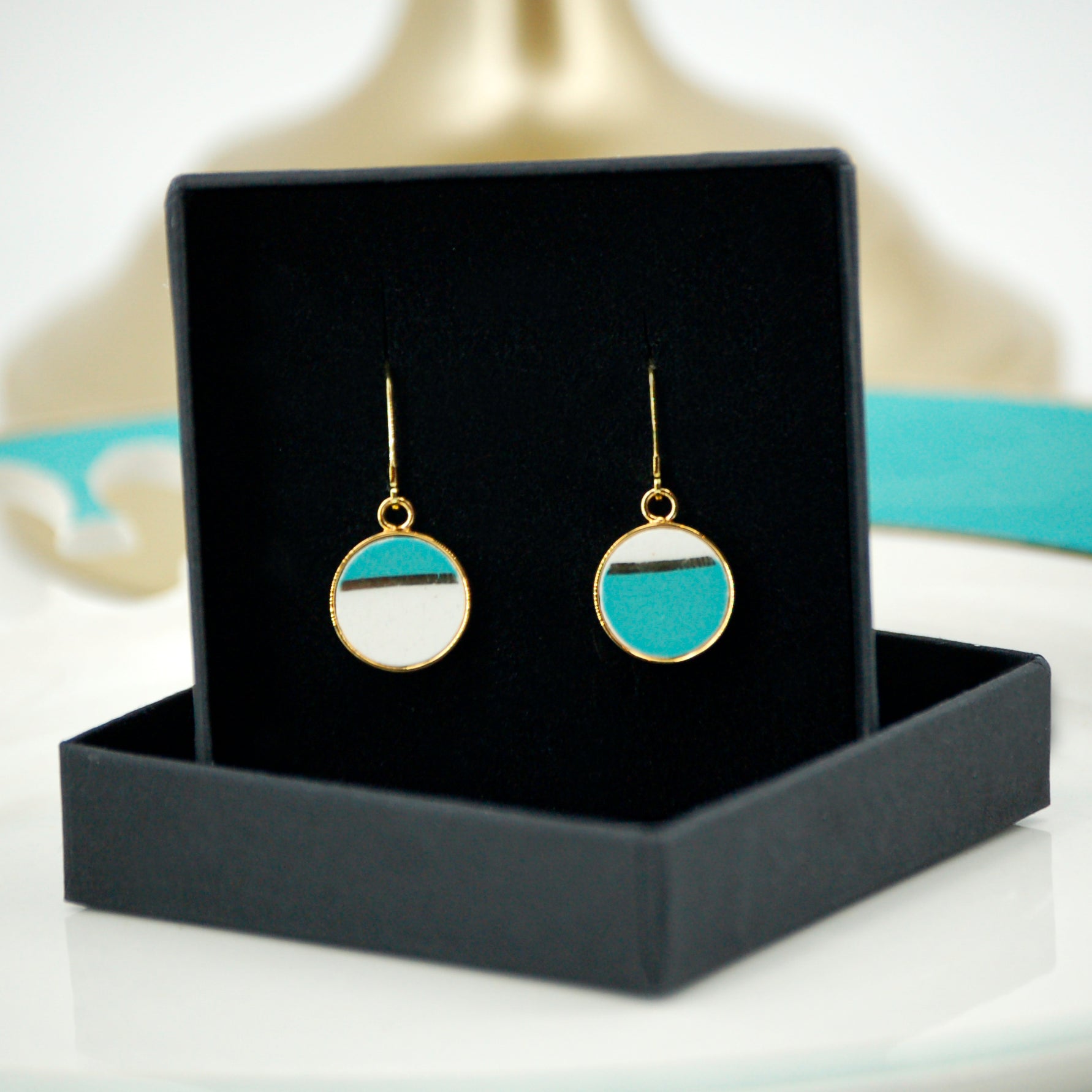 "Asymmetrical Horizon" earrings, gold finish