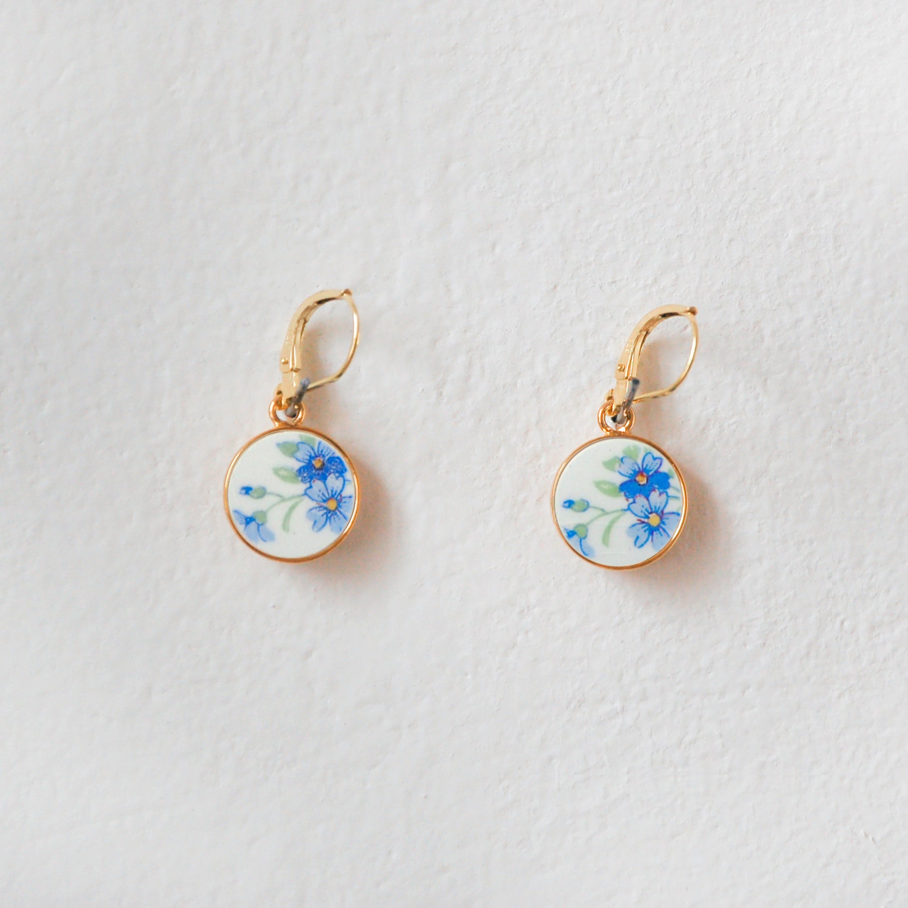 Boucles d'oreilles "Petites fleurs bleues", finition or