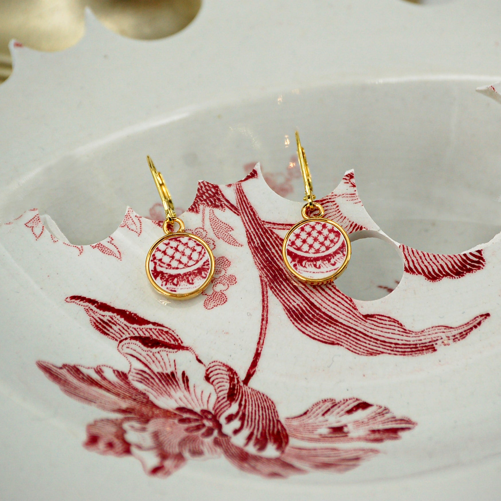 Boucles d'oreilles "Motif graphique en bordeaux", finition or